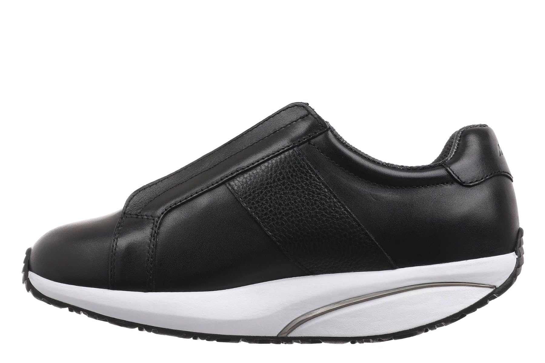 MBT AISAI Ledersneaker für Damen. Nappadesign mit Details aus Strukturiertem Leder. Frontaler Reißverschluss für leichten Einstieg.