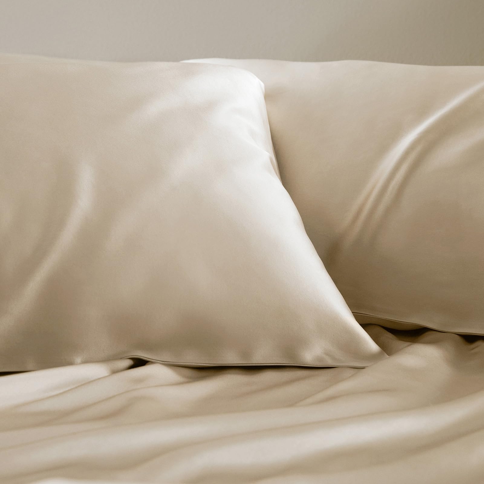 LILYSILK 100% Mulberry Silk Pillowcase 19MM Both Side Silk Hypoallergenic Breathable Housewife Pillow Cover with Envelope Closure for Hair and Skin(Gravel Gold，Standard 50x75cm) — image 1