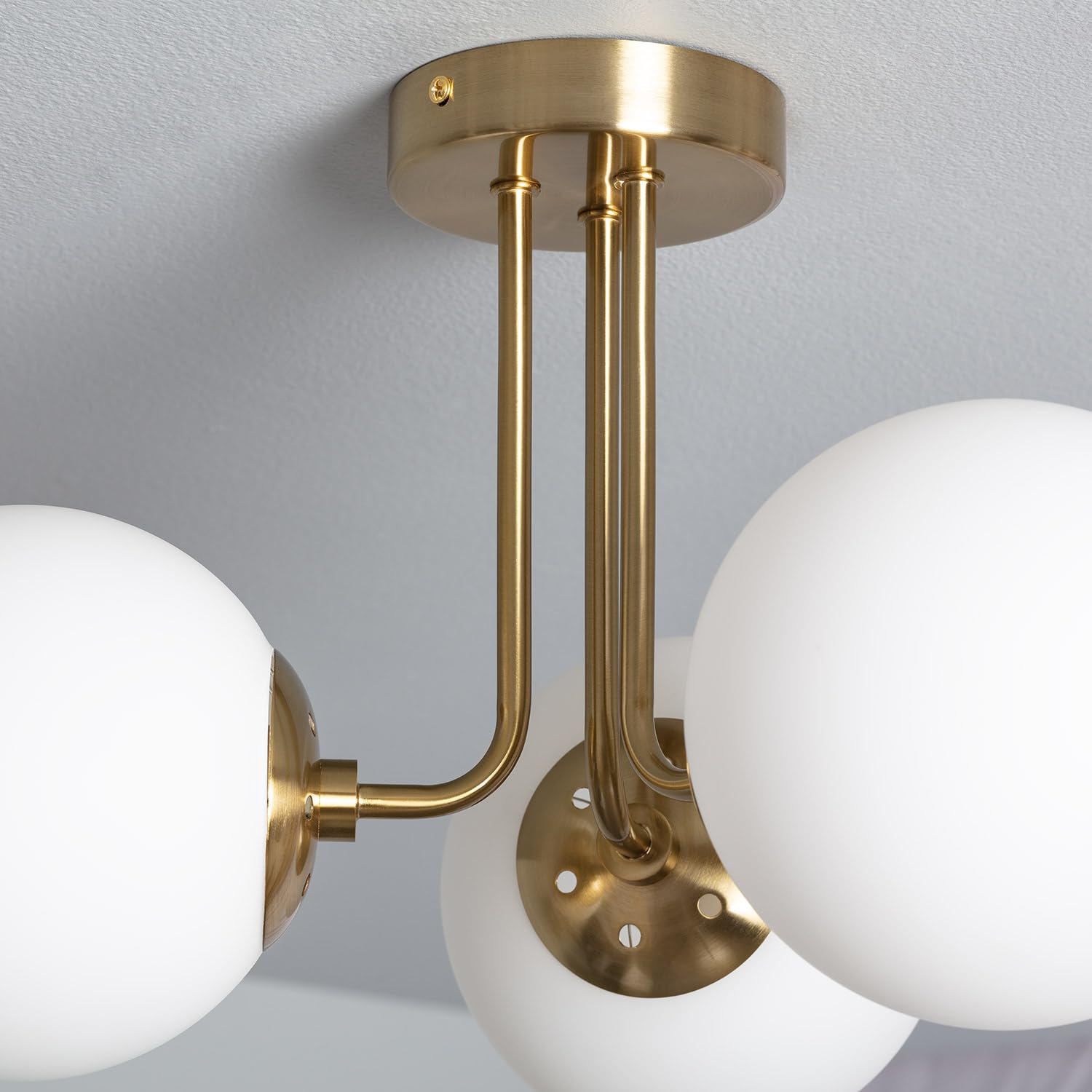 LEDKIA Lampadario Metallo e Vetro Moonlight Brass 3 punti luce Bianco | Attacco E27 | Design Moderno per Interni | IP20 | Ø41 cm, Bianco