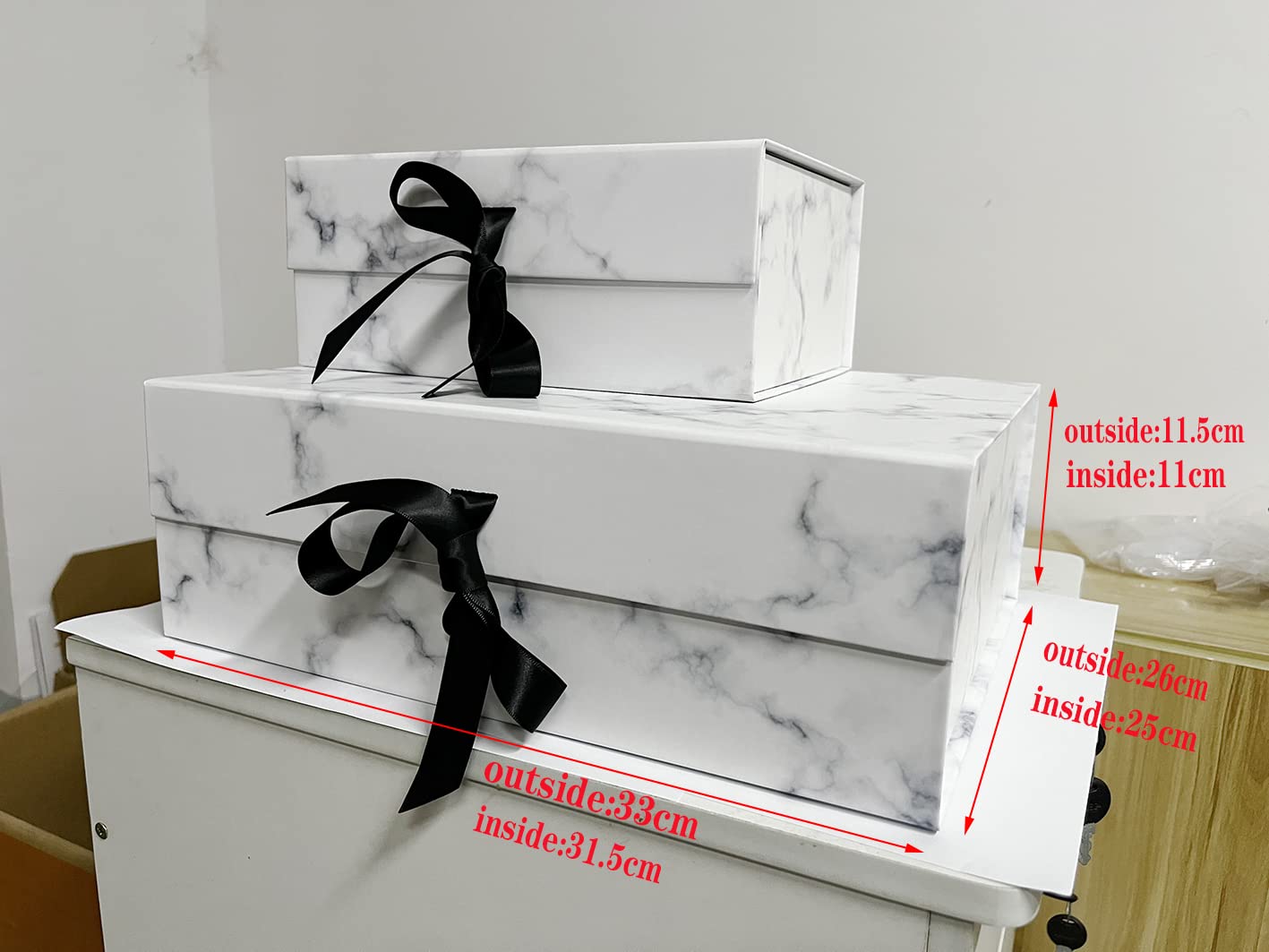 SM SANMARIE Scatola Regalo Con Coperchio Magnetico, Scatole Regalo Di Alta Qualità, Carta 1200 Gr, Set Pacco Regalo Con Raffia, Nastro E Bigliettino, Design Bicolore Champagne E Bianco