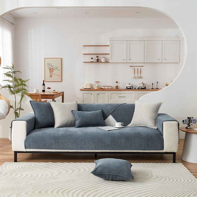 Housse de canapé en chenille bleue pour des soirées cocooning confortables
