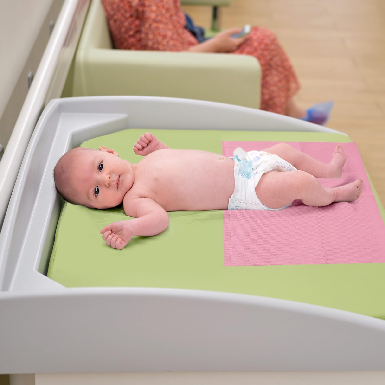 Threlaco 100 piezas de cambiadores desechables de 2 capas para cambiadores de bebé, almohadillas desechables para cambiadores de pañales, tapetes sanitarios portátiles para baños comerciales (rosa)