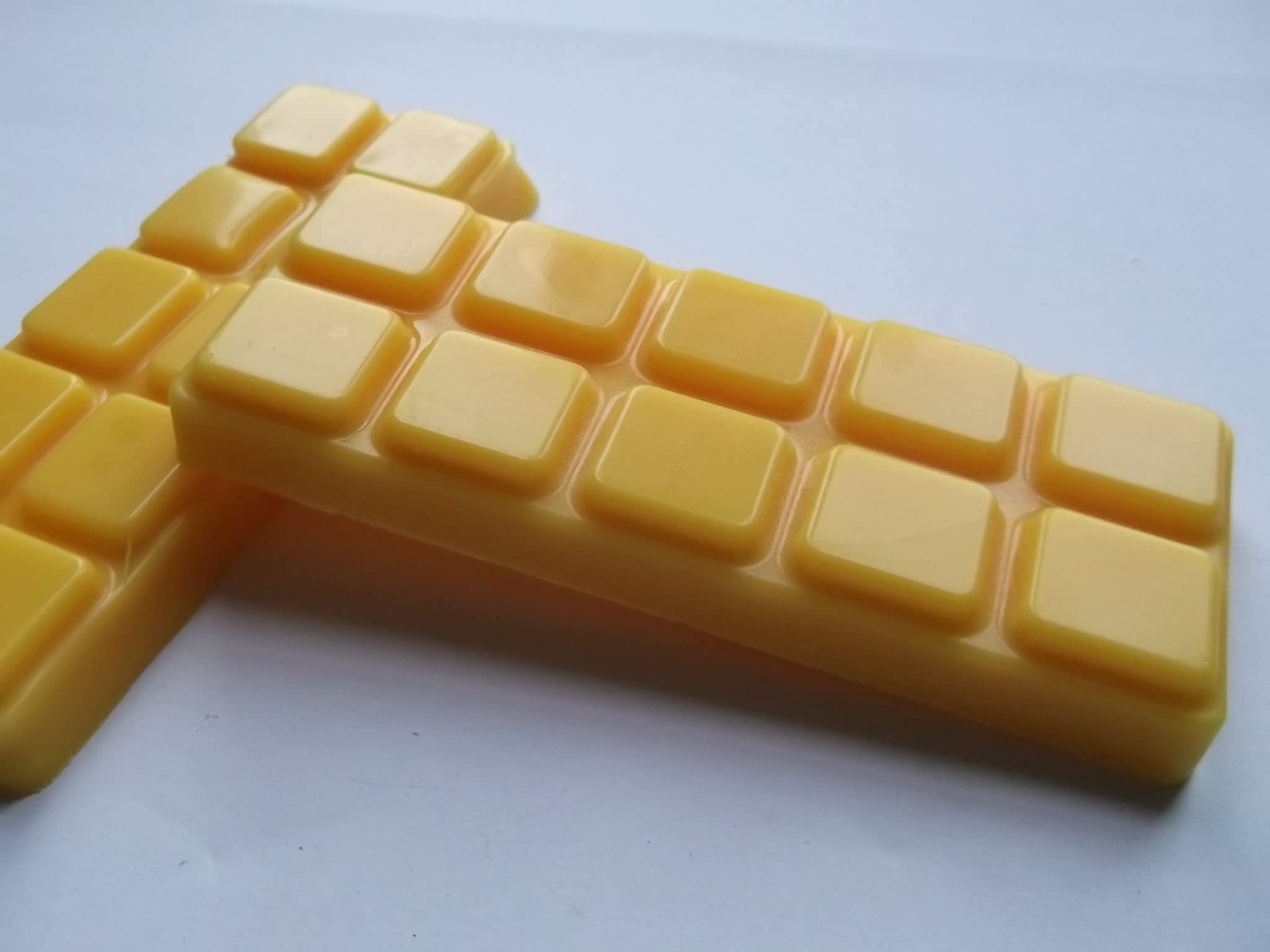 5 x Handmade 50g Millionairess Soy Wax Bar Melts Highly Scented Fragrance 10 Cell Snap Bars (Millionairess, 5 Bars)