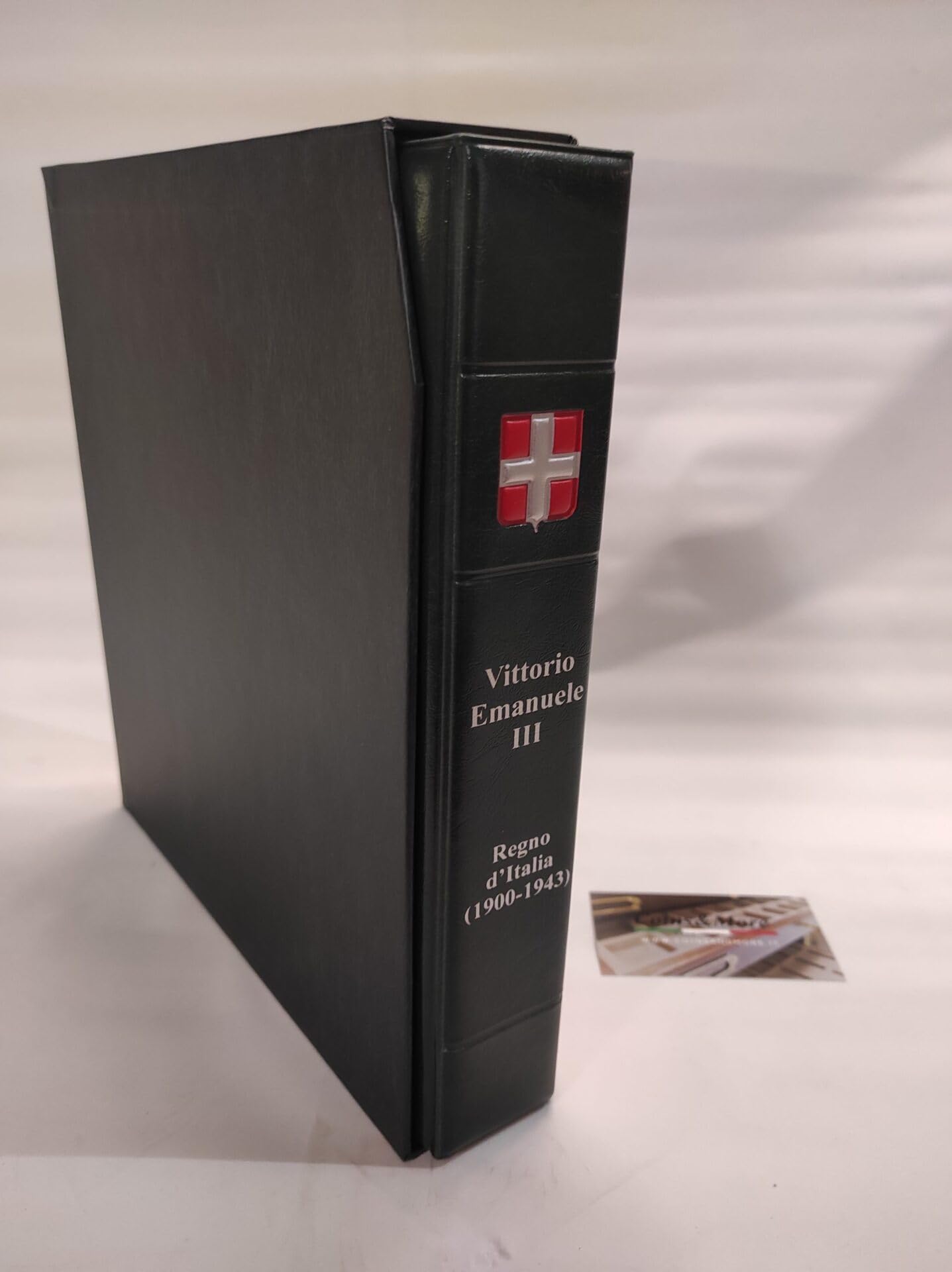 Coins&More Album Monete da Collezione Vittorio Emanuele III Regno d'Italia, Tasche 60x60mm, Schede Storiche Numismatiche, Raccoglitore 4 Anelli con Custodia, Artigianale