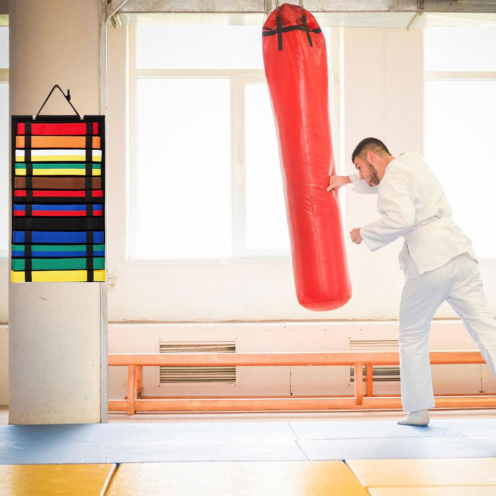 MiOYOOW Espositore per Cinture da Karate, 12 Cintura in Feltro per Arti Marziali, Borsa per Cinture Portaoggetti da Parete, Karate, Taekwondo