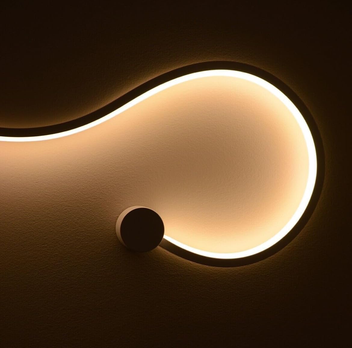 Partenopea Applique Serpente Snake Applique lampada da parete a led illuminazione per interno moderno in alluminio luce 28w per Muro 125x34 cm (Grande luce CCT calda naturale fredda)