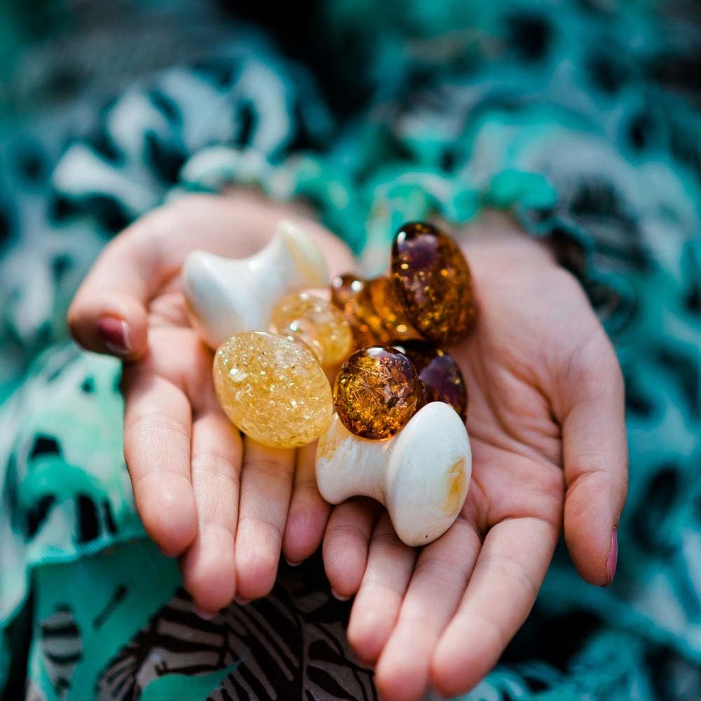 CRYSTALLOVE Gua Sha Pilz - Gesichtsmassage Stein - Bernstein Cognac - Pilzform - für Gesicht, Augen, Augenschwellungen Hautstraffung von Gesicht - Massagestein