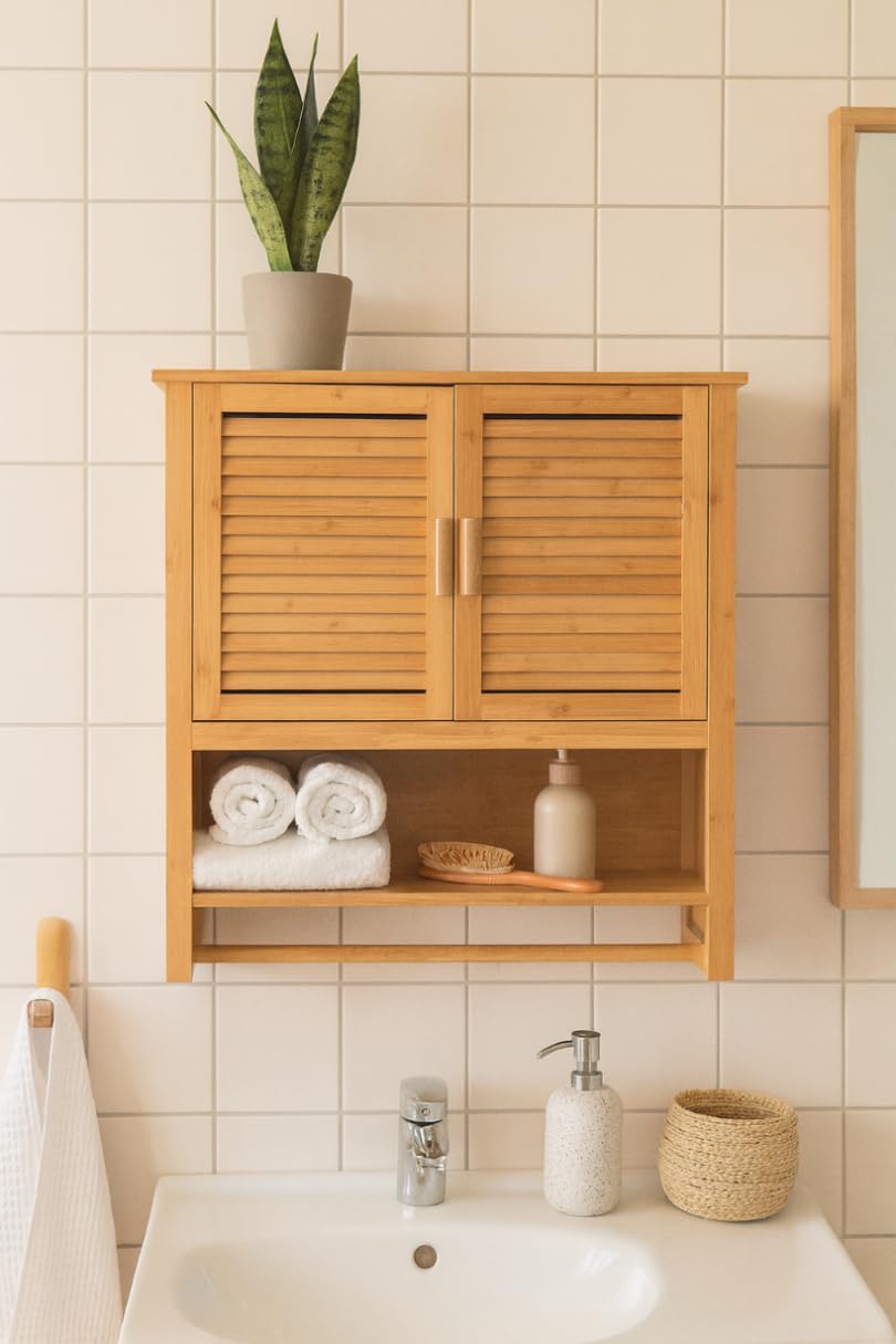 Armadietto sospeso in bambù per bagno, con 2 ante, porta asciugamani e ripiani, salvaspazio, 66 x 62 x 20 cm, colore naturale