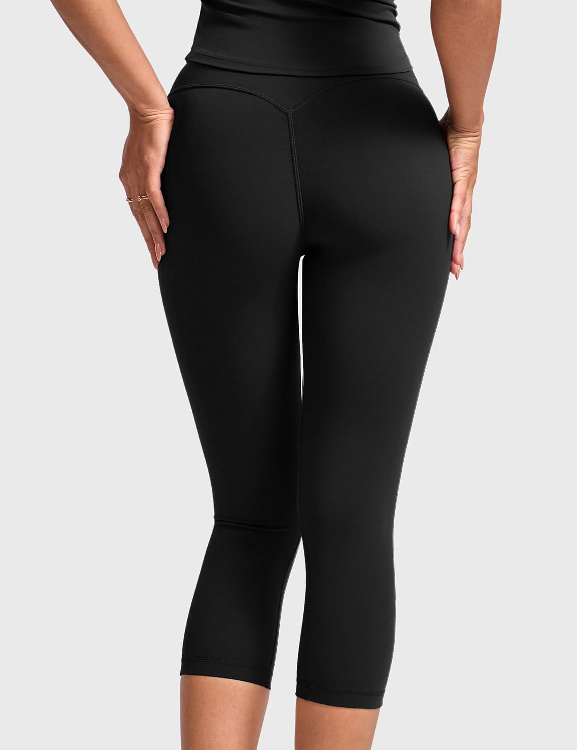 INGIA Womens High Waist No Front Seam Scrunch Capri Leggings 19 Inches V-Back Scrunch Booty Workouts Yoga Gym Pants