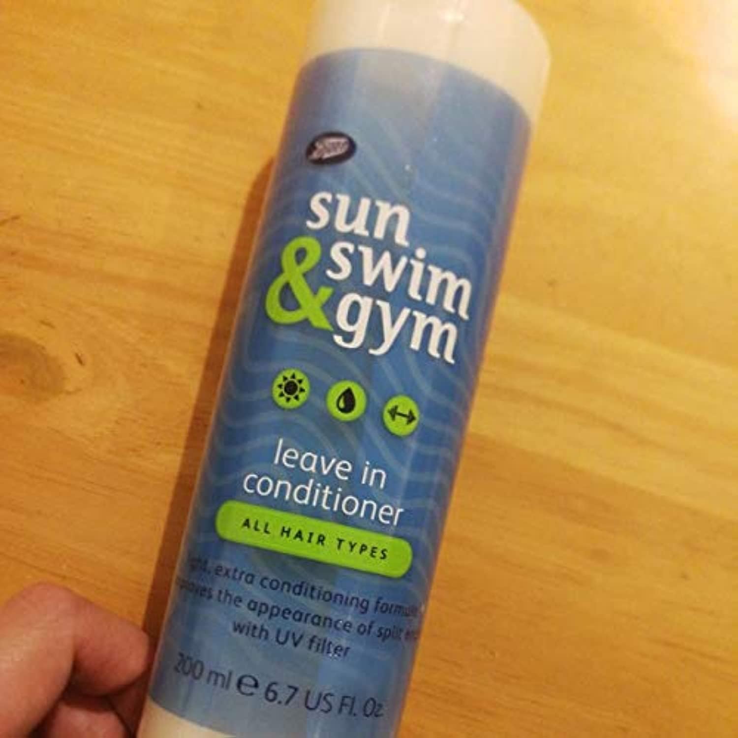 Boots All Hair Types Sun Swim and Gym Leave In Conditioner (200ml)