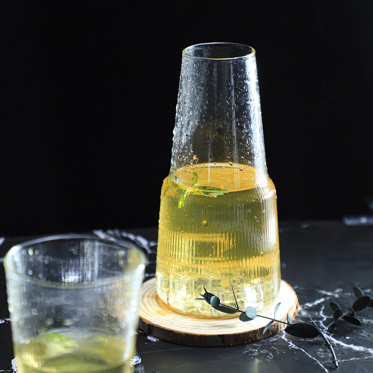 Sizikato Caraffa per acqua notturna da comodino in vetro borosilicato a righe da 737,1 g con bicchiere.