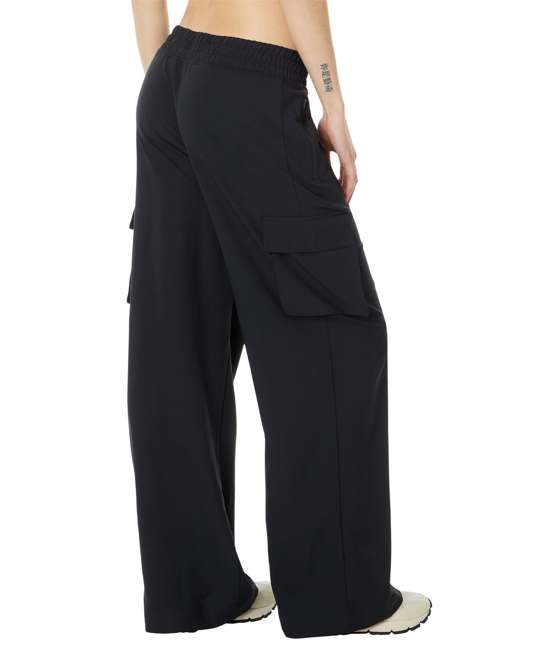 Beyond Yoga City Chic Cargo Pants Black MD (US Women's 6-8)