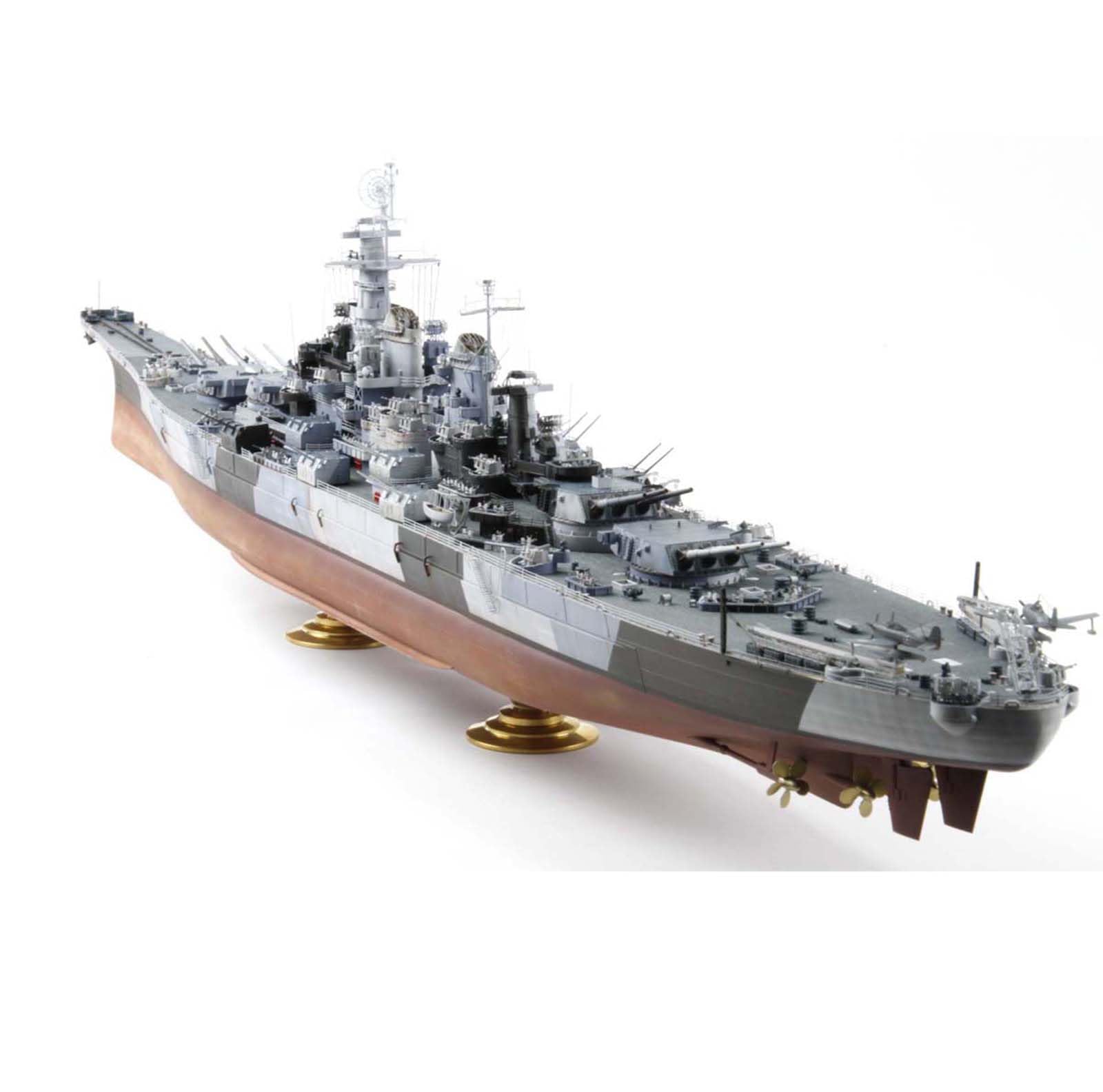 Maquette USS Montana BB-67 1/350 : décorez votre bureau avec ce grand navire de collection