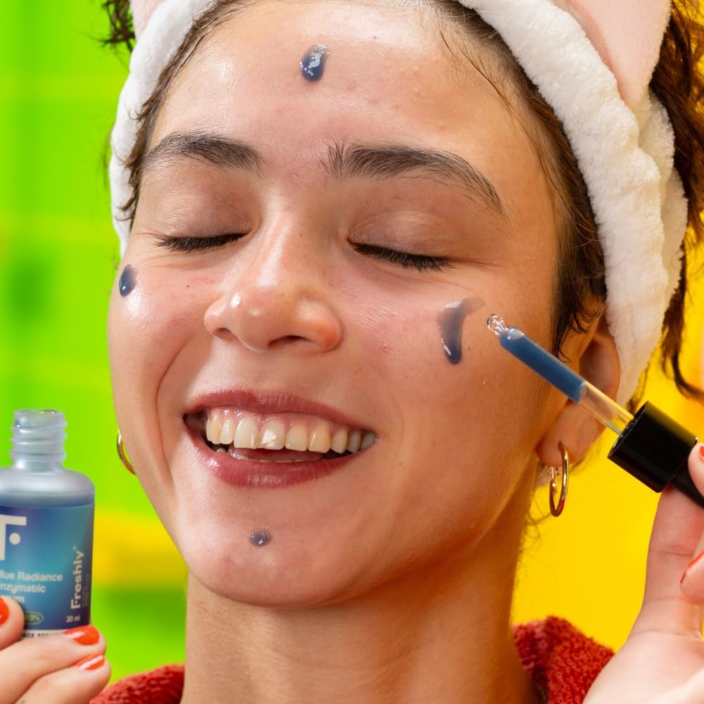 Freshly - Sérum Facial Exfoliante Ácido Mandélico, 15 ml - Blue Radiance Enzymatic Serum - Elimina Puntos Negros y Células Muertas