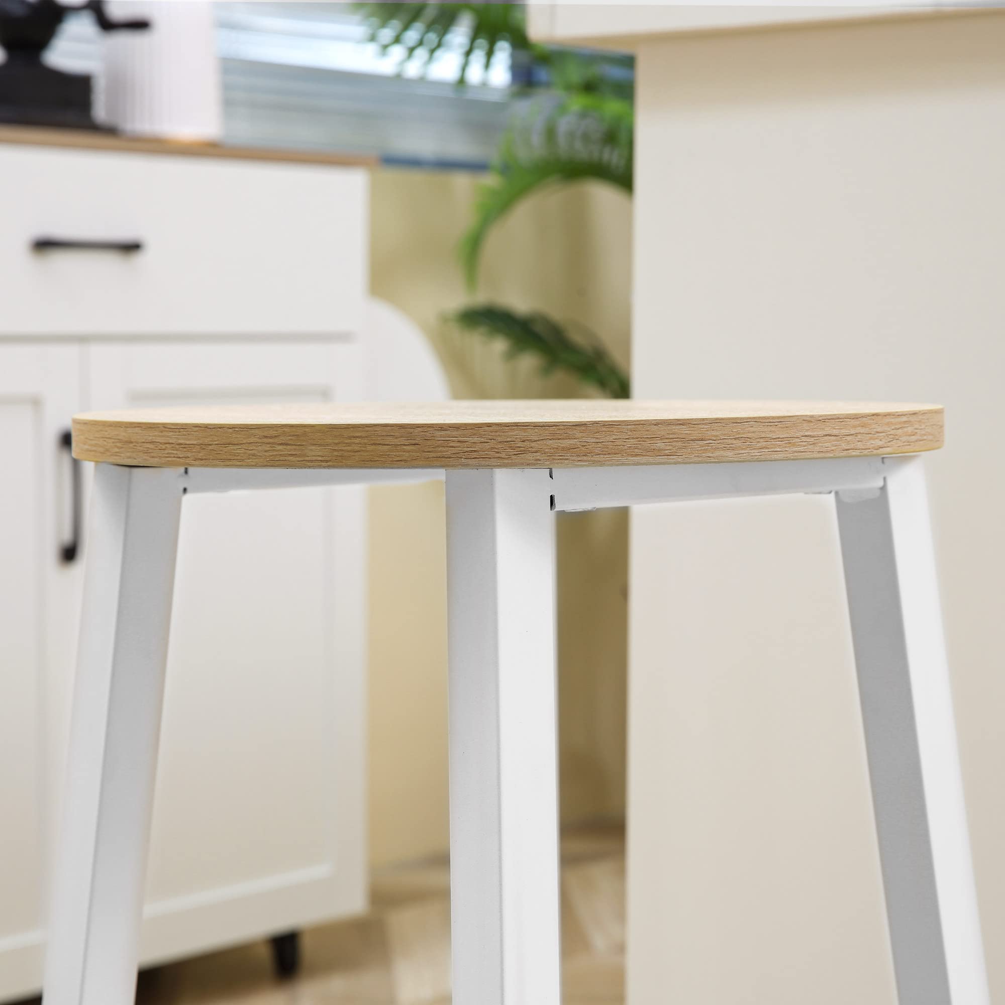 HOMCOM Juego de 2 Taburetes Altos de Cocina 65 cm Madera Natural y Blanco | Taburetes de Bar, Patas de Acero, Reposapiés, para Salón Comedor Bar, Carga 75 kg