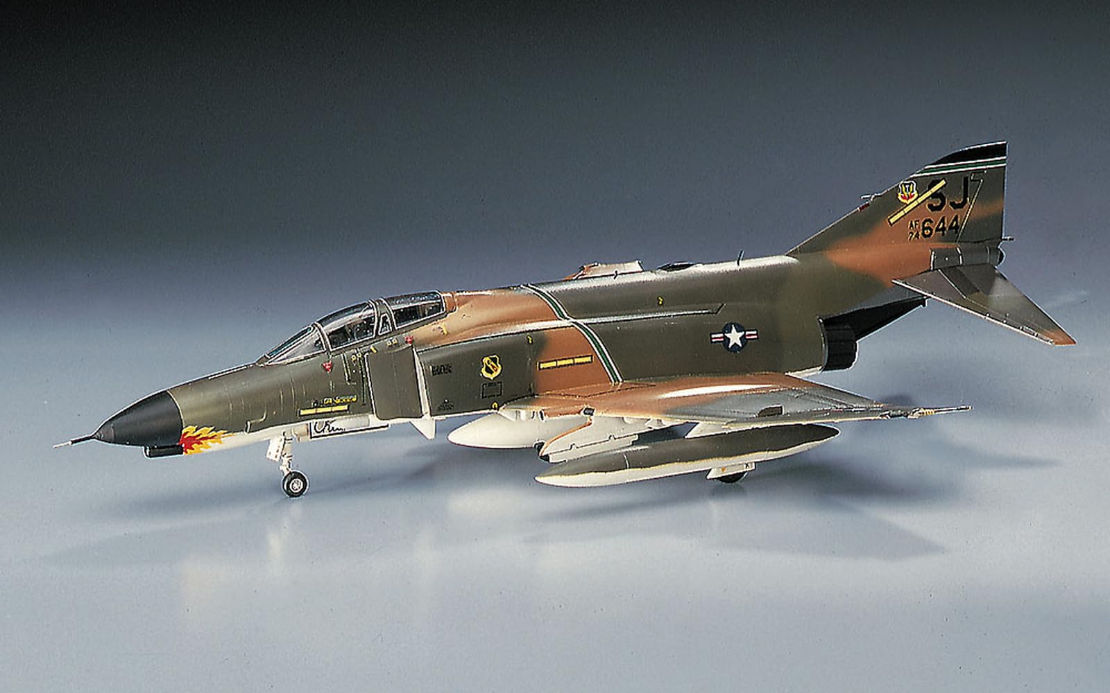 Amazon.com: Hasegawa 1/72 F-4E Phantom II : Arts, Crafts & Sewing