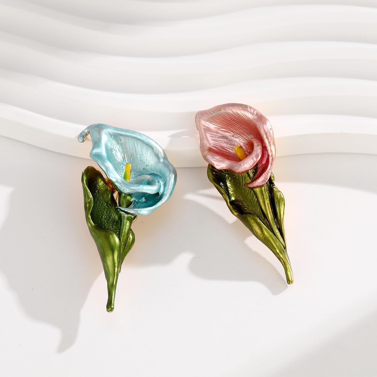 Calla Lily Flower Brooch Lapel Pin Elegant Enamell Floral Leaf Corsage Clothes Accessories Brooches Pins Fashion Formal Ceremony Banquet Prom Jewelry for Dress Suit Shirt Badges Decor image 3