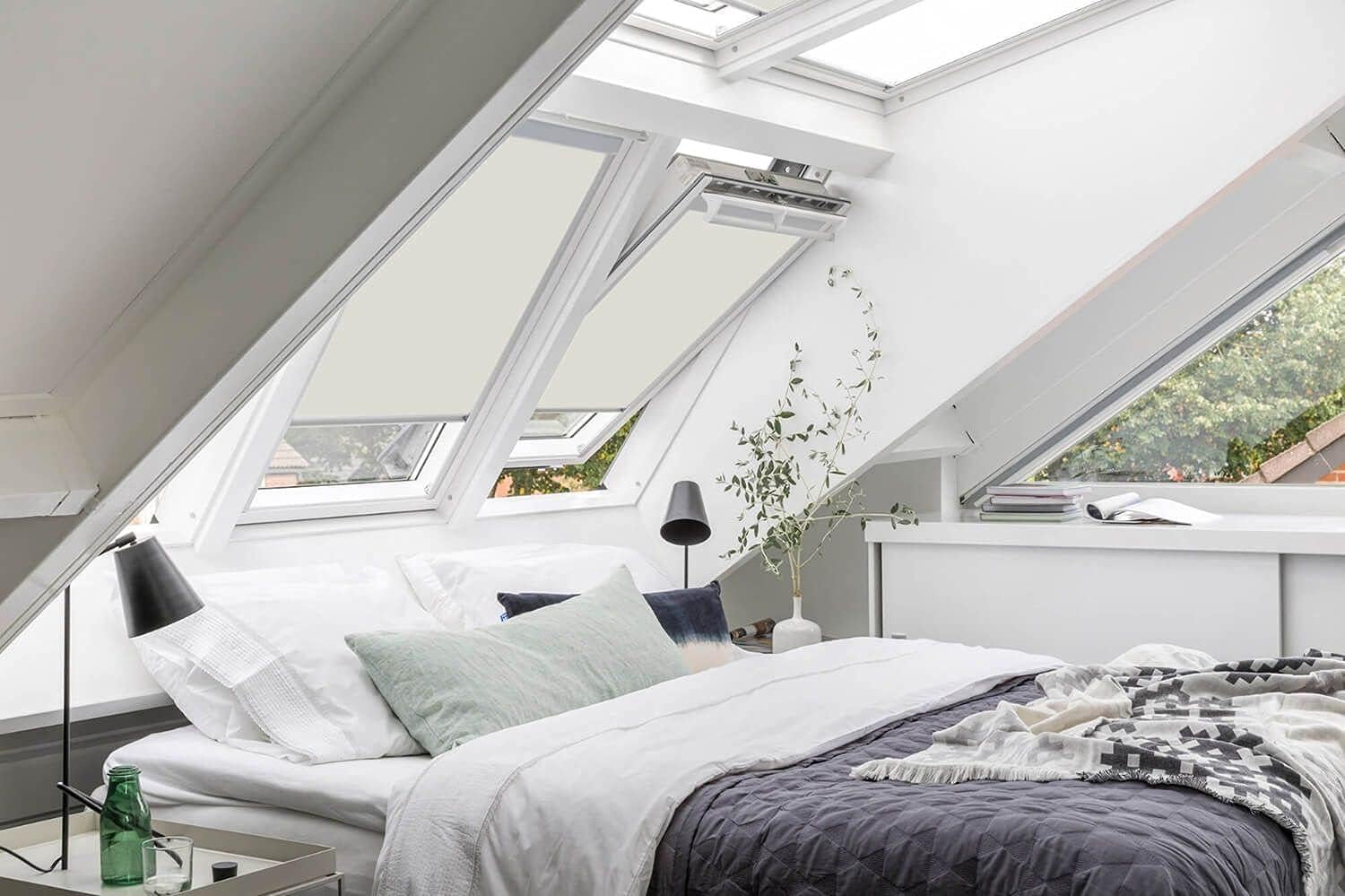 Fakro - Tenda oscurante per finestre a soffitto, codice finestra 66/98, colore: Crema