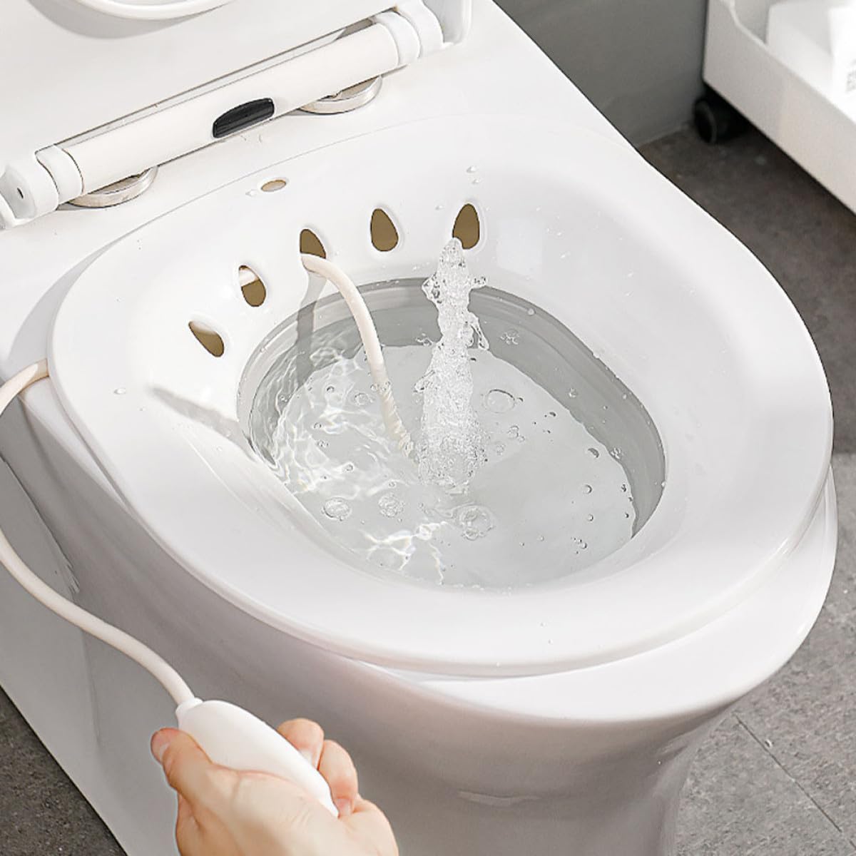Składany bidet do pielęgnacji i higieny po porodzie, trwała, antypoślizgowa konstrukcja, idealny dla kobiet w ciąży i seniorów, wygodne rozwiązanie toaletowe dla większego komfortu