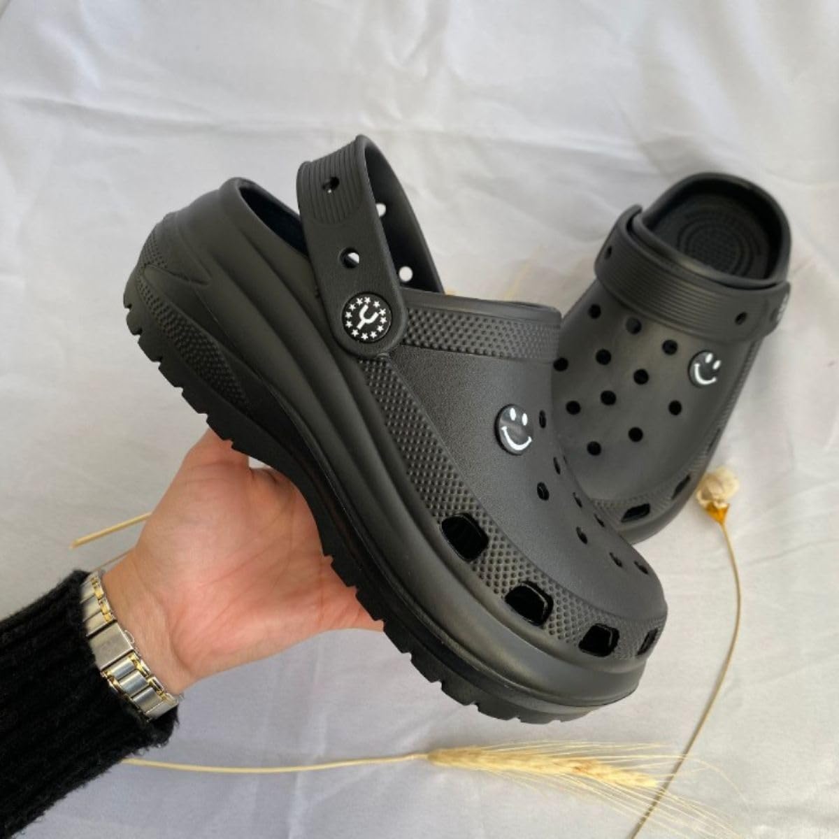 Sandalia Plataforma Unissex Massageador 2318 em promoção! Veja a oferta e mais achadinhos de Sandálias 3 Hoje é o melhor dia para comprar Sandalia Plataforma Unissex Massageador 2318 com aquele preço maroto! Promoção! Aproveite a oferta! 3