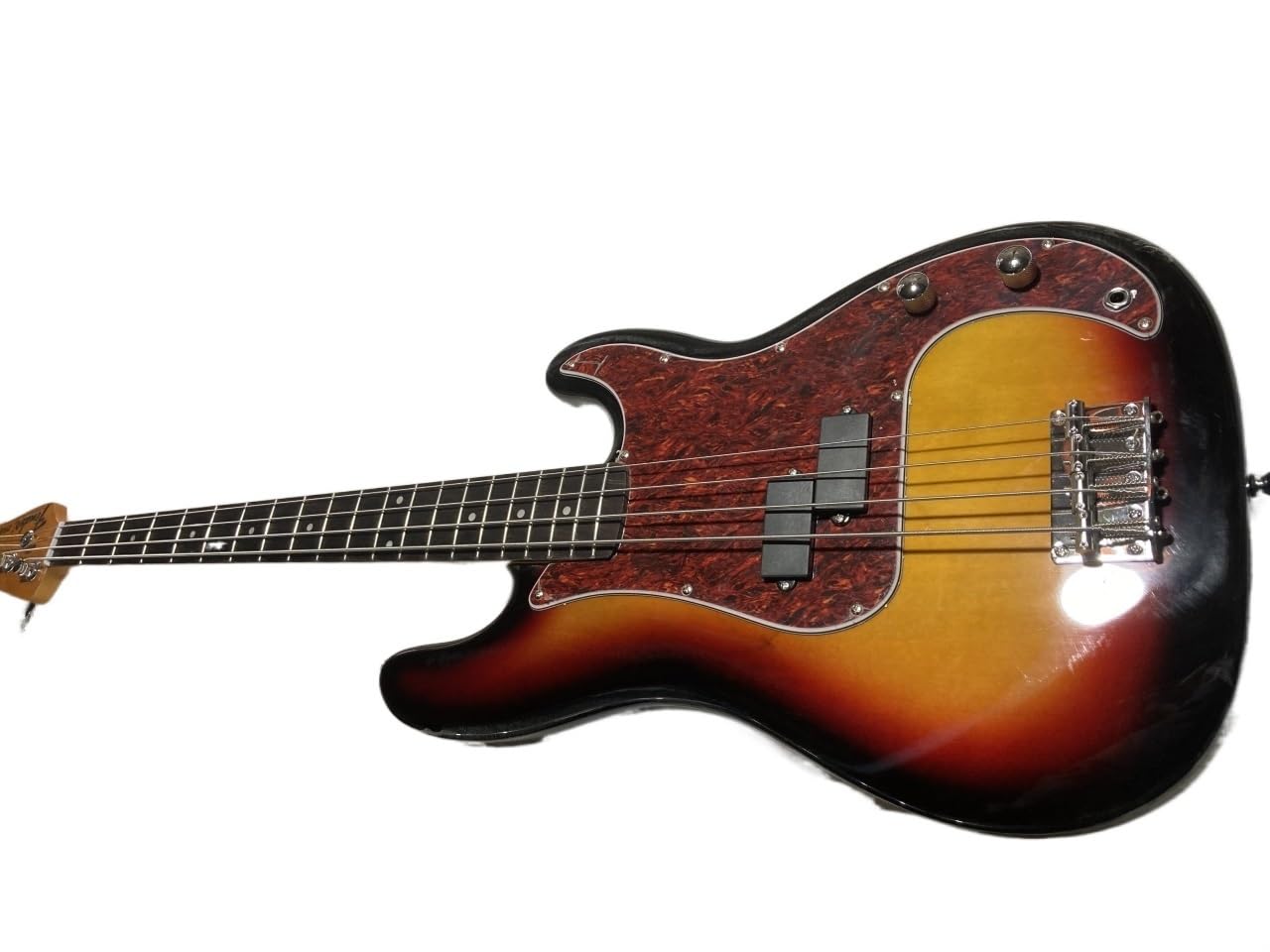 Niestandardowa 4-strunowa gitara basowa Sunburst z korpusem lipy, chromowanym osprzętem i błyszczącym wykończeniem