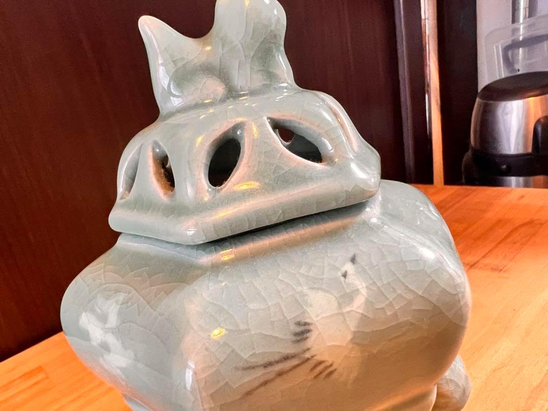 三河内焼　平戸紅山作　透かし彫り水晶獅子香合 三河内焼 平戸紅山作 透かし彫り水晶獅子香合 染付透彫香炉 ｜