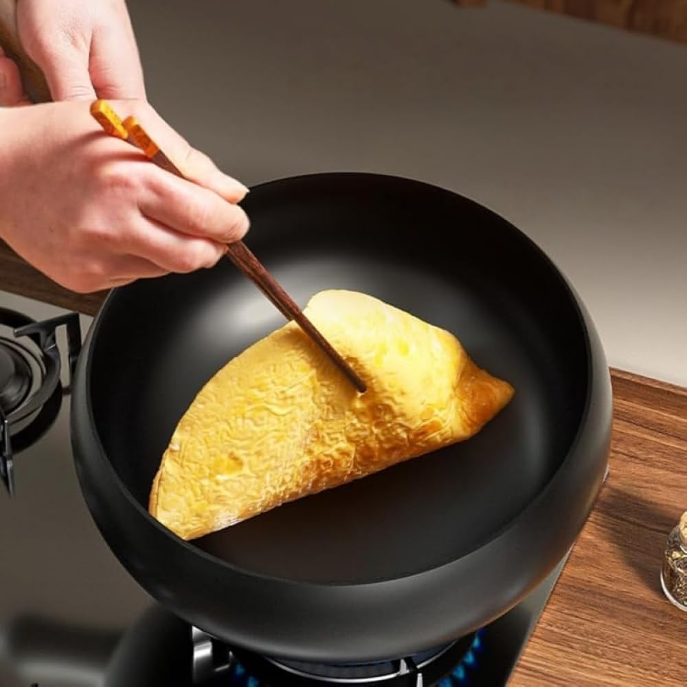 中華鍋 古法鍛造手作り鉄鍋 蓋付き 均一受熱 急速伝熱 防錆処理 使い込みで不粘り向上 易洗浄 炒め物/煮物/揚げ物/肉料理対応 家