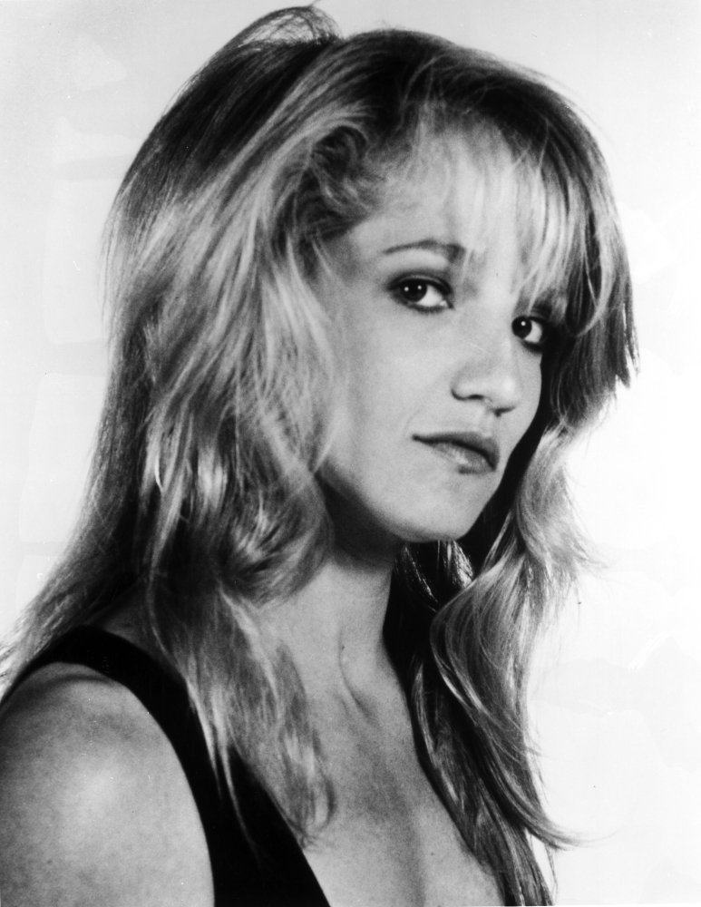 Ichki kiyim bilan anal jinsiy aloqa fotosurati Juda chiroyli kaltak