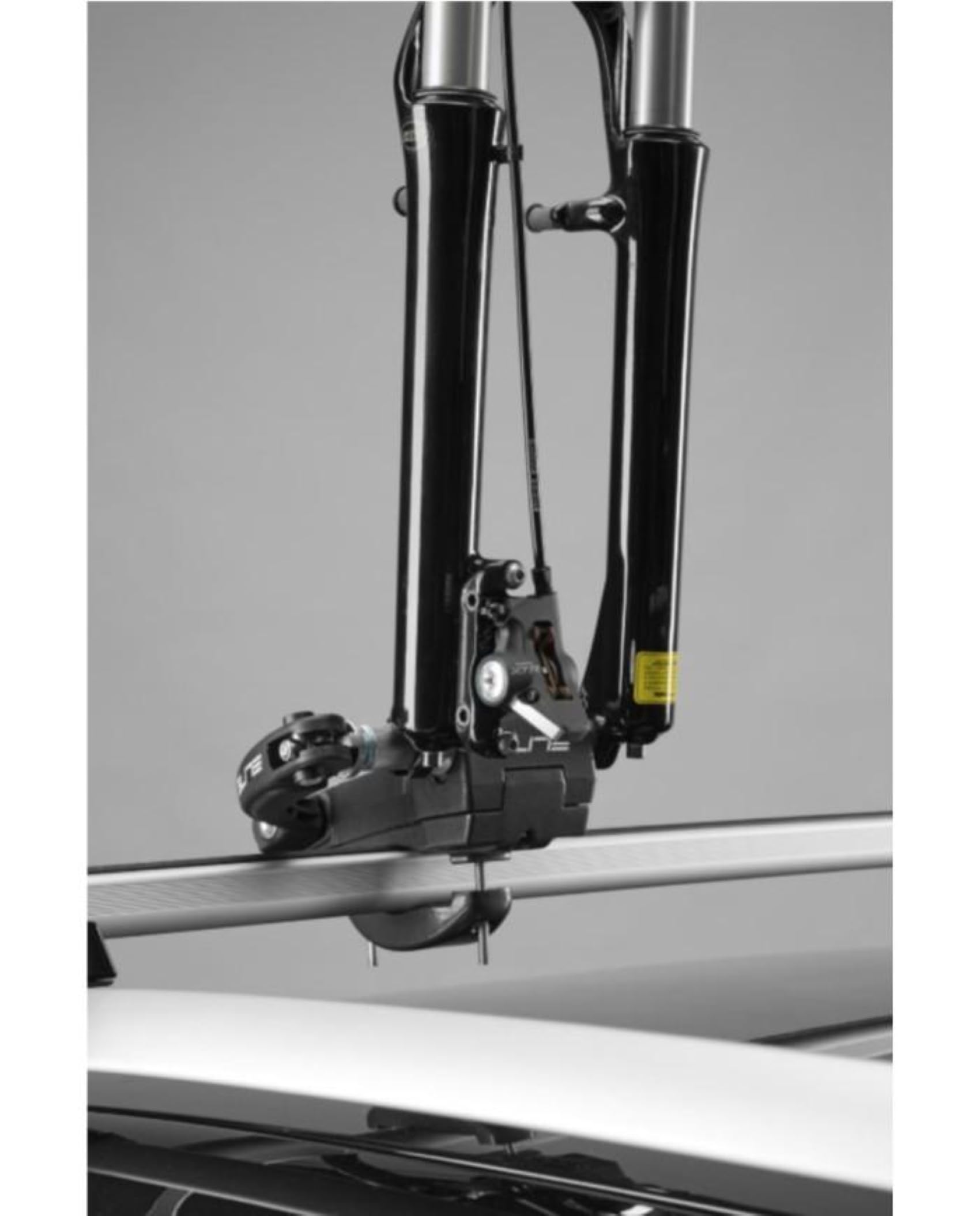 GEV Elite Portabici da Tetto Sanremo Race Lock in Alluminio – per Bici da Corsa e MTB con Freni a Disco – Sistema Antifurto Integrato – Compatibile con Barre Portatutto Fino a 80x50 mm