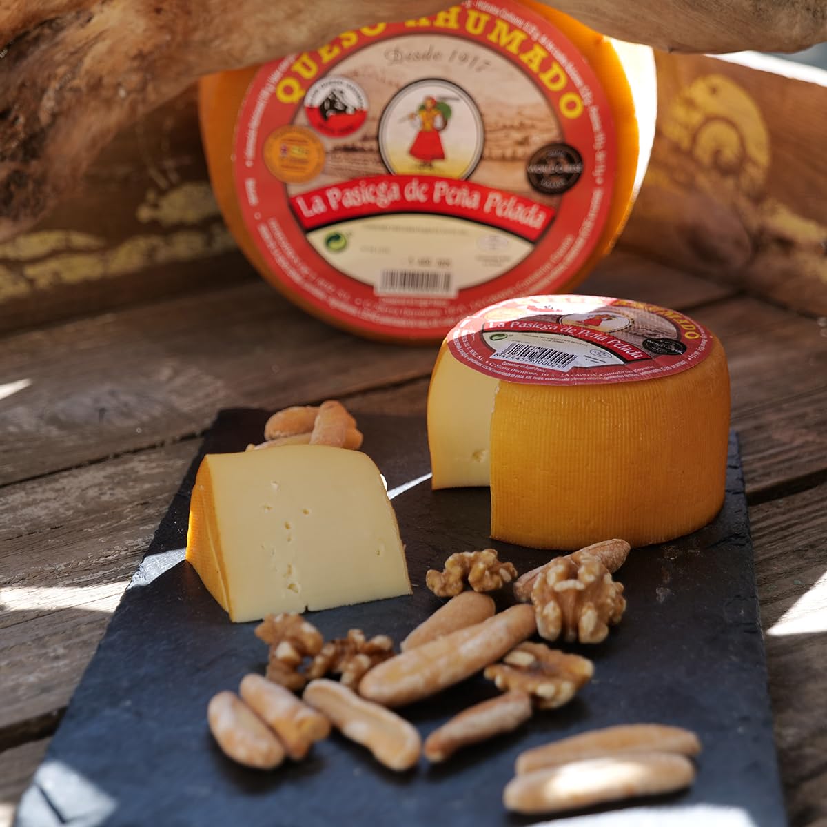LA PASIEGA DE PEÑAPELADA Queso Ahumado Artesano, Queso redondo 3 kg (aprox) Al natural, Sabor Suave con Toque de Humo, Elaborado con Leche de Vaca Pasteurizada en Cantabria
