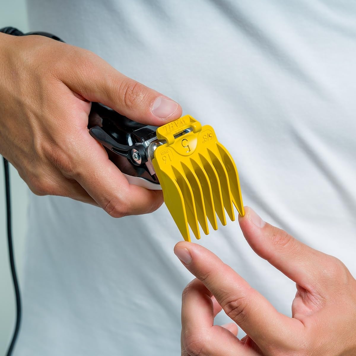 WAHL Color Pro Tondeuse Cheveux Filaire avec Levier Dégradés 10 Sabots 33 Longueurs de Coupe