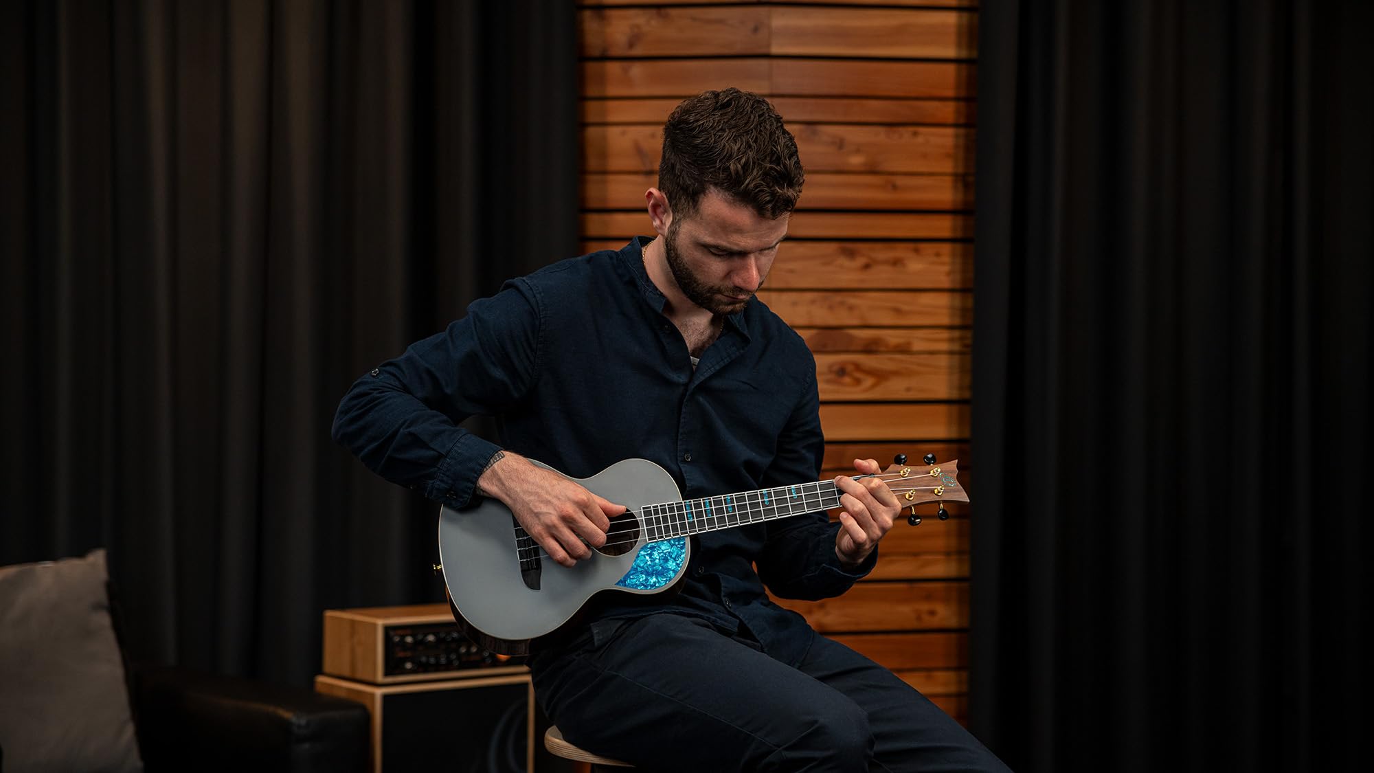 Ortega Guitars Ukulele Tenore Acustico – Ghost Series – Gig Bag Inclusa – Abete Rosso, Grey (RUGH-PLT)