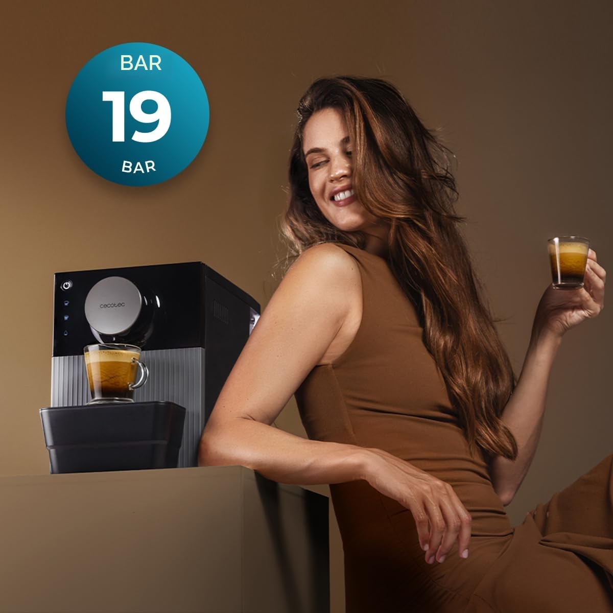 Cecotec Macchina da Caffè Superautomatica Compatta Cremmaet Cube. 1350W, Sistema Pressatura 10g, Pre-Infusione, 19 Bar, Sistema Thermoblock, 5 Livelli Macinatura, Pannello Controllo Tattile