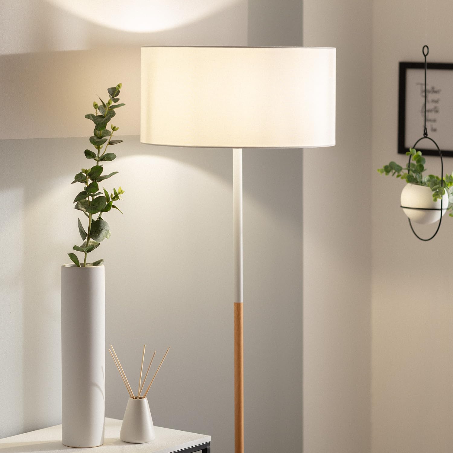 LEDKIA Lámpara de Pie Metal y Madera Silinda Blanco | Estilo Nórdico | Acabado en Madera y Metal | Ideal para Salón y Dormitorio | Compatible con Bombilla LED E27