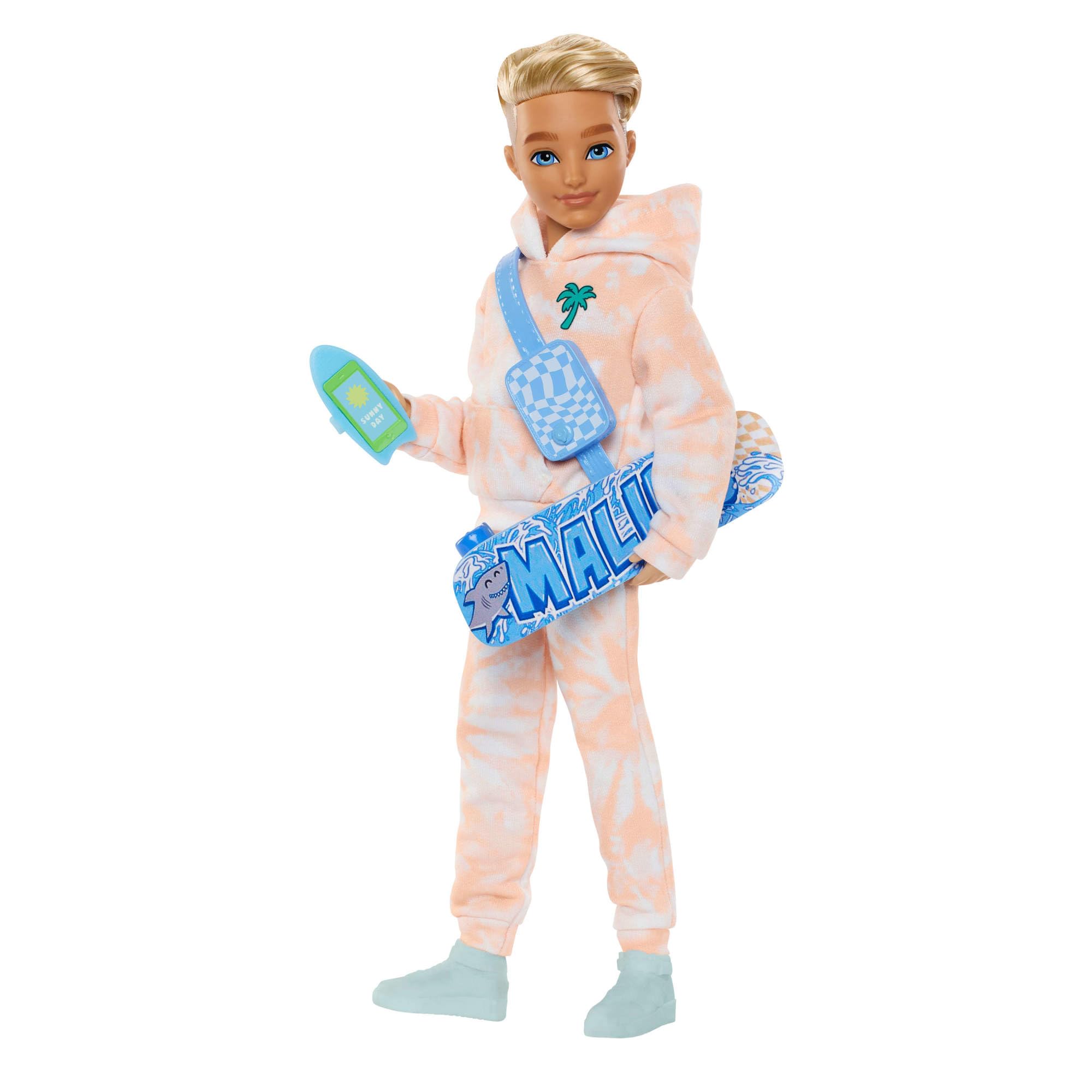 Barbie Dream Besties Puppe und Accessoires, bewegliche Ken-Modepuppe mit ausziehbaren Moden und blondem Haar, 9 Teile zum Thema Sommer und Skateboard, JDD75
