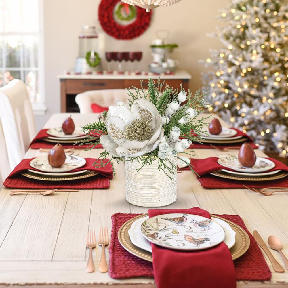 Briful Kunstpflanze Weihnachtsdeko Künstliche Pflanze Magnolie Gestecke Weihnachtsarrangement im Keramiktopf mit Tannenzweig Kugeln Berries Tannenzapfen, Dekopflanze Zimmerpflanze Tischdeko