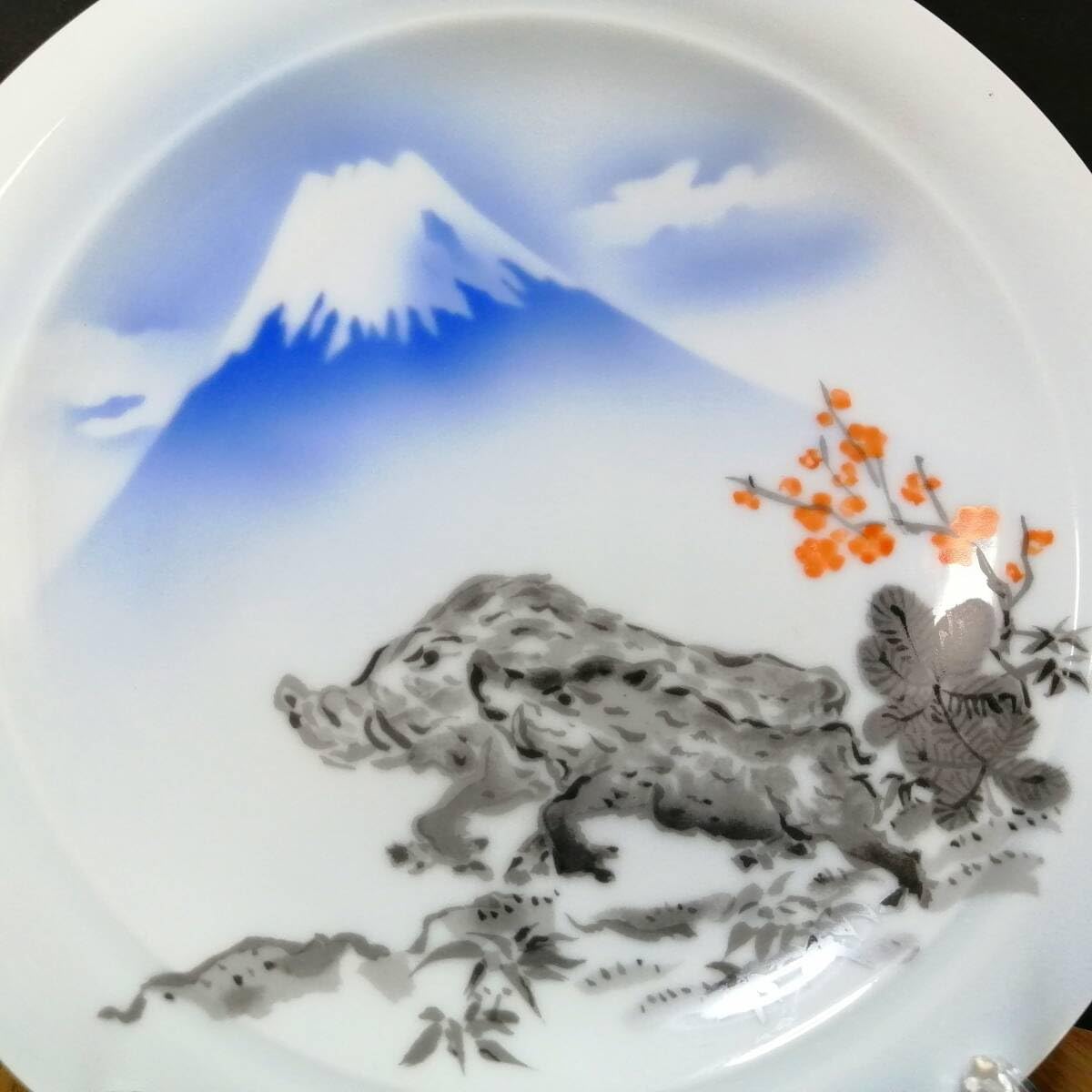 Amazon.co.jp: 19CM 深川製磁 干支 イノシシ 猪 亥 富士山 皿 プレート