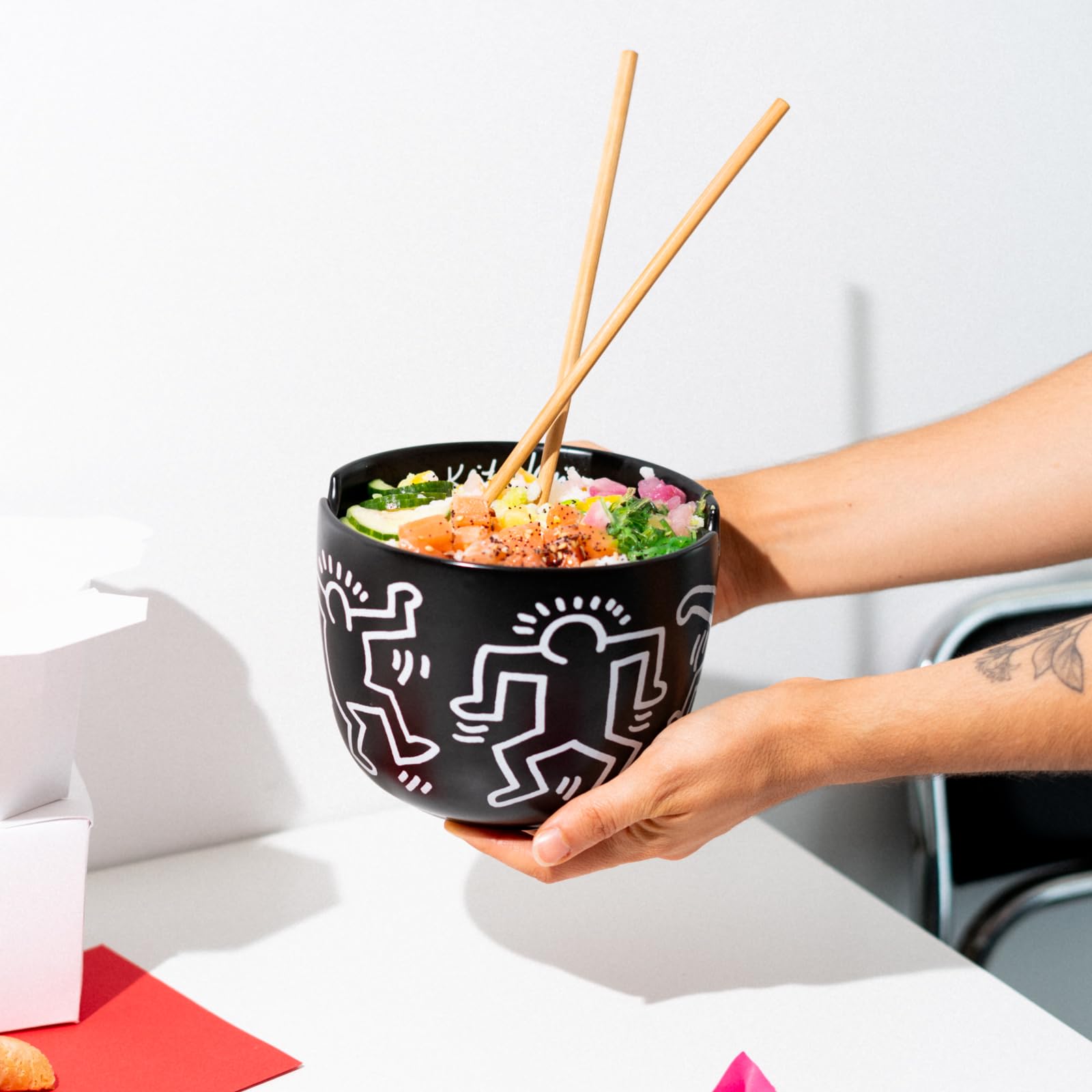 Grupo Erik Ciotola Ramen Keith Haring - Ramen Bowl 1400 ml, Ciotole Cucina Giapponese con Bacchette, Adatta per Lavastoviglie e Microonde | Insalatiera Regalo