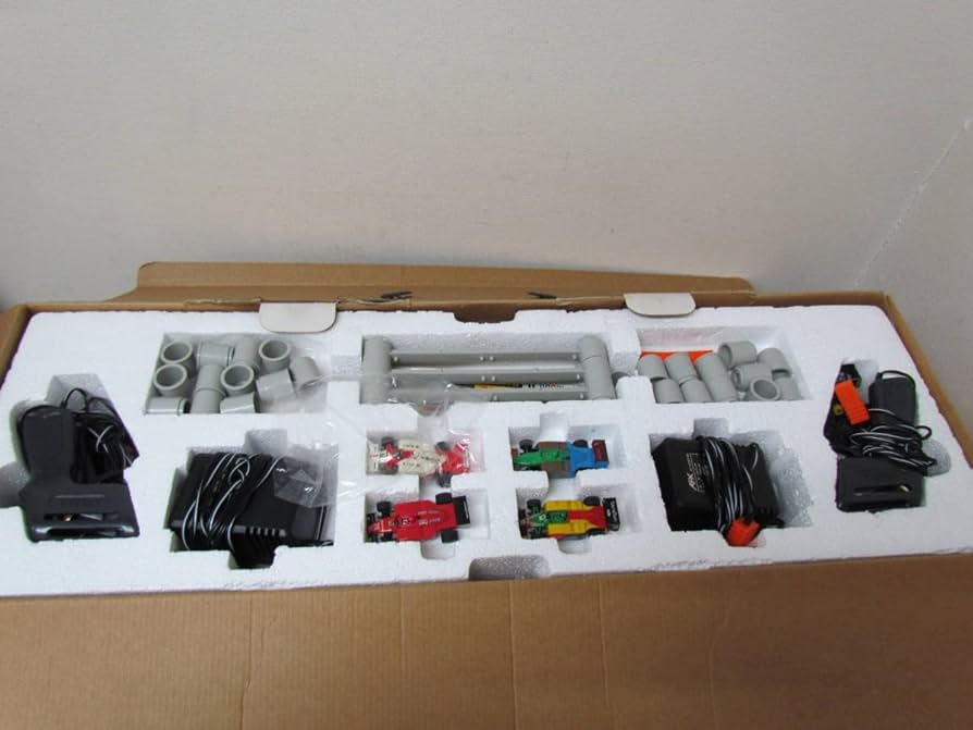 トミー AFX　4車線 鈴鹿サーキットセット Amazon.co.jp: AFX 4車線 鈴鹿サーキット セット XS-113 : おもちゃ