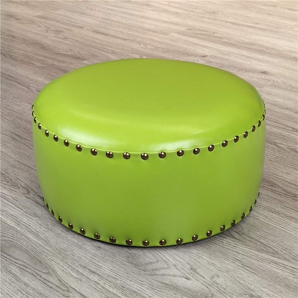 Tabouret repose-pieds vert pour un coin lecture cosy dans le salon