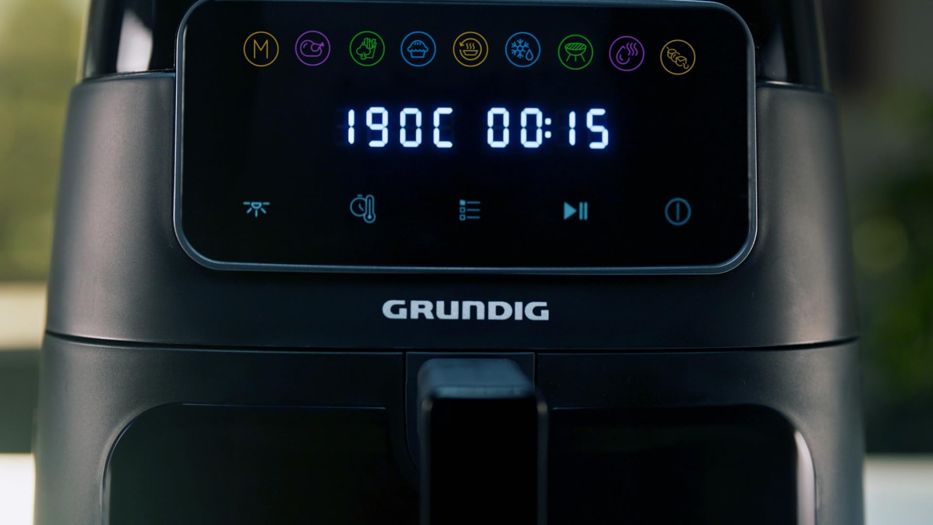 Grundig FRY 7320 Heißluftfritteuse, 7,6 l Kapazität, 1750 W, Touch-Display, großes Sichtfenster, Temperatur- und Zeiteinstellung, Antihaftbeschichtung, spülmaschinengeeigneter Korb, Schwarz