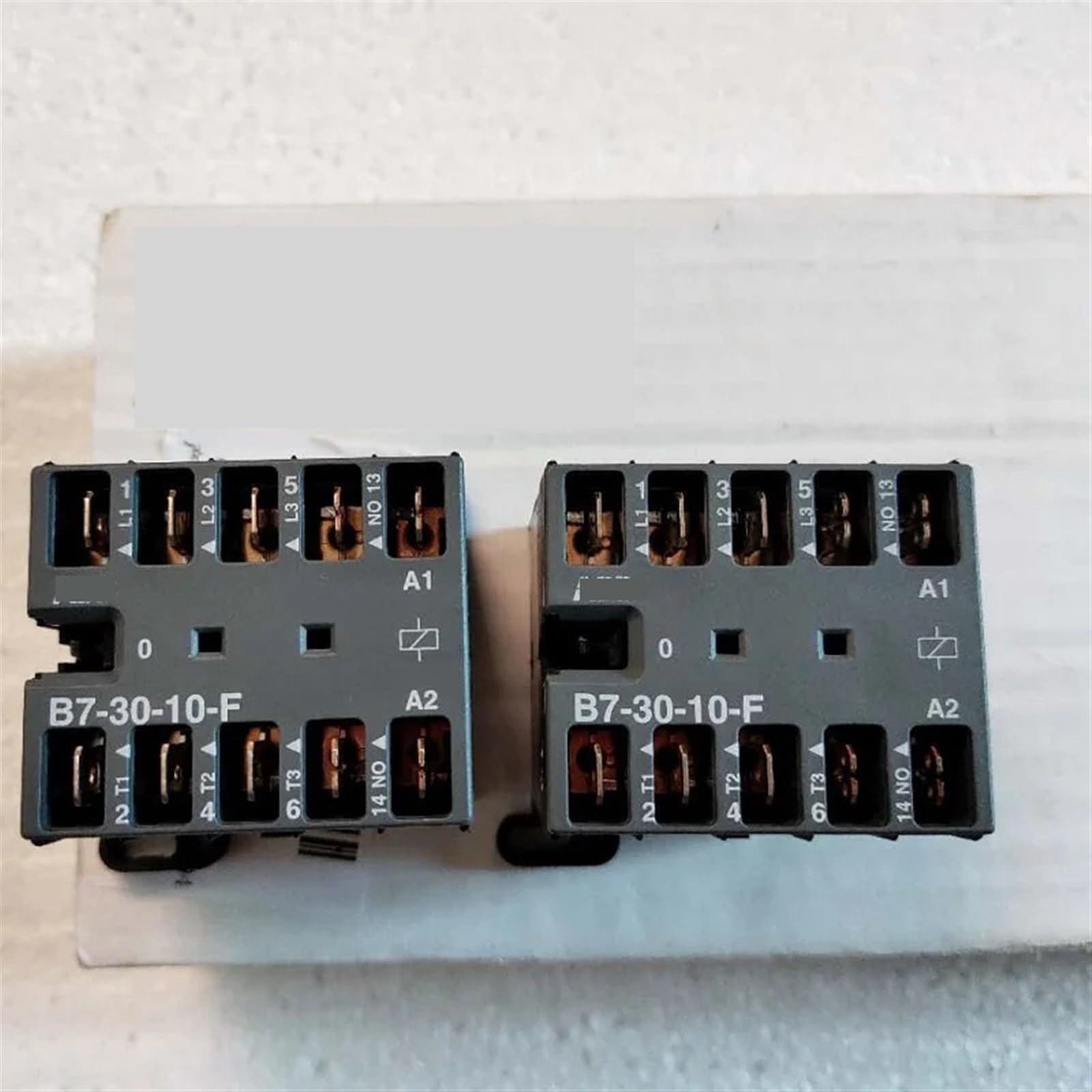 HUUOQIWY 3-Pole Mini Contactors – with Flat Pin Connection AC Operated B6-30-10-F B6-30-01-F B7-30-10-F B7-30-01-F 1Pcs(B7-30-10-f 220-240v)
