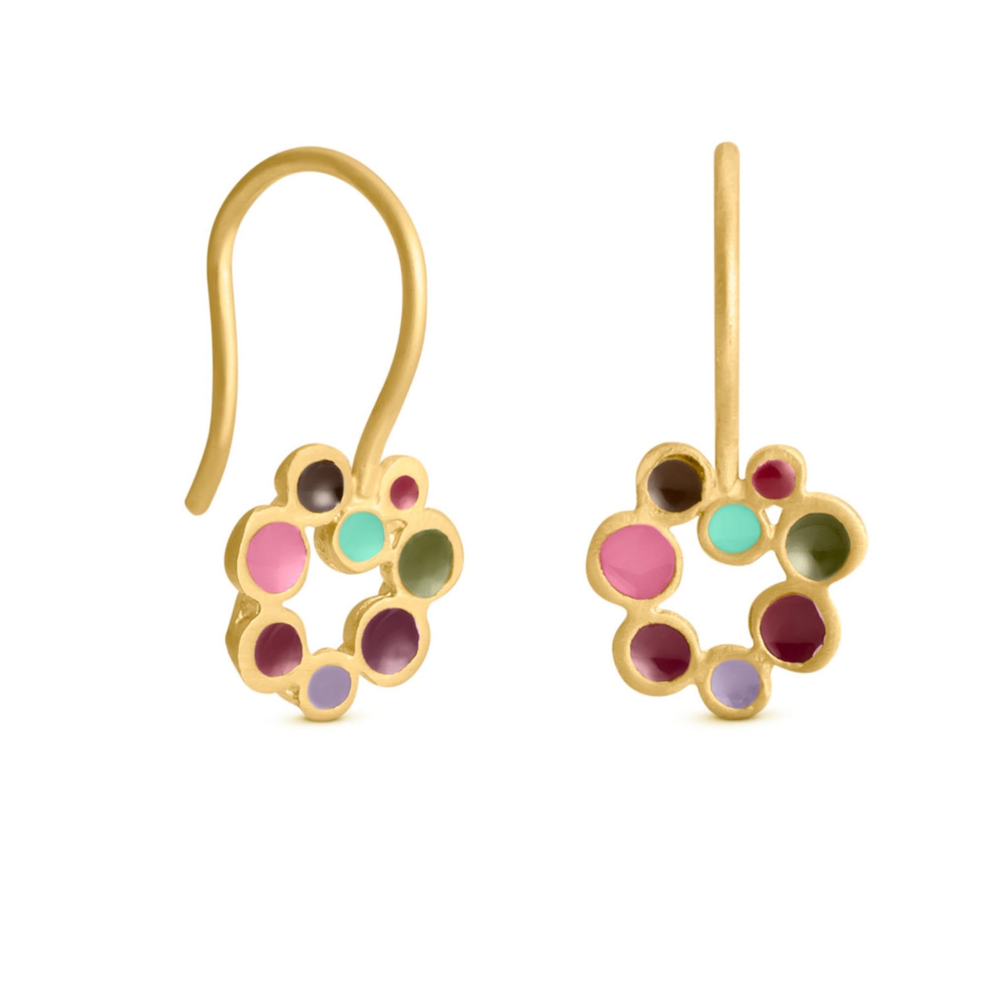 PENDIENTES DORADOS CANDY COLOURS | Diseñado por Joidart | Colección Candy Colours | Metal con baño de oro de 24 K y esmalte frío multicolor | Pendientes de gancho pequeños