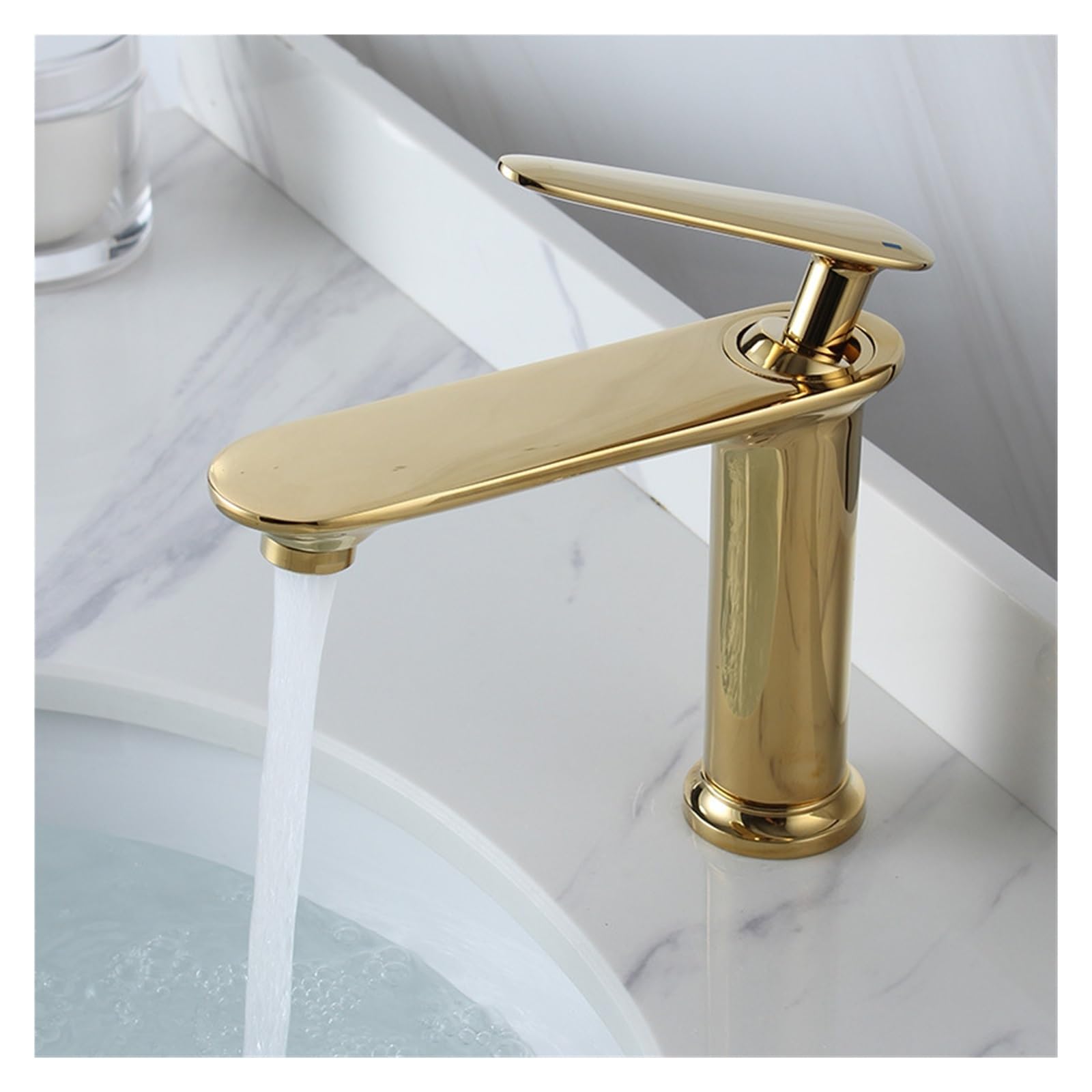 Lavabo noir minimaliste en cuivre et son meuble élégant pour salle de bain