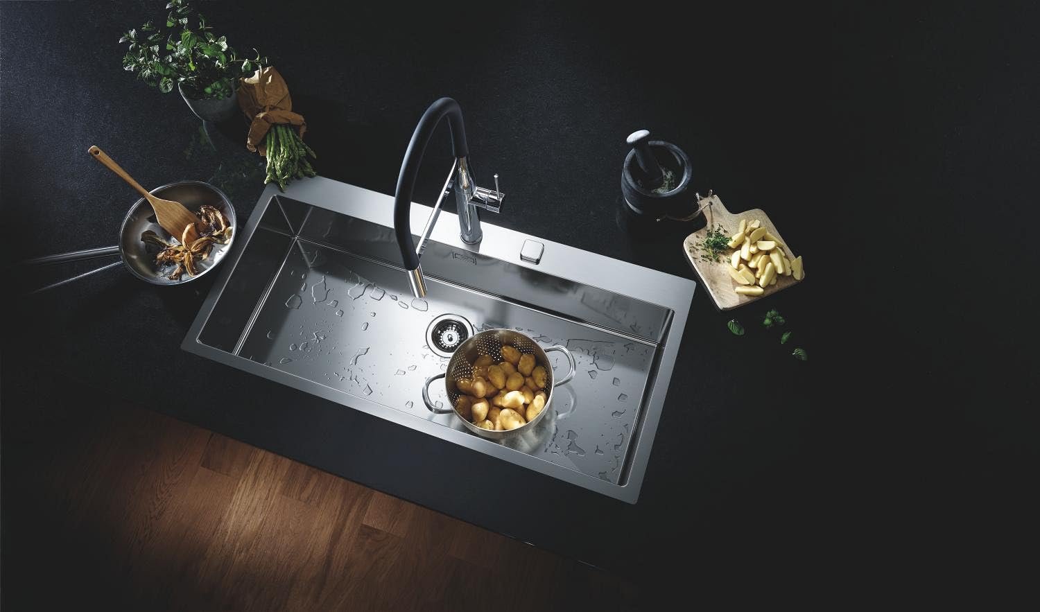 Grohe Essence Professional - Grifo de Fregadero Monomando, Caño Giratorio de 360°, Caño Alto, Dos Opciones de Chorro (30294000), Cromo