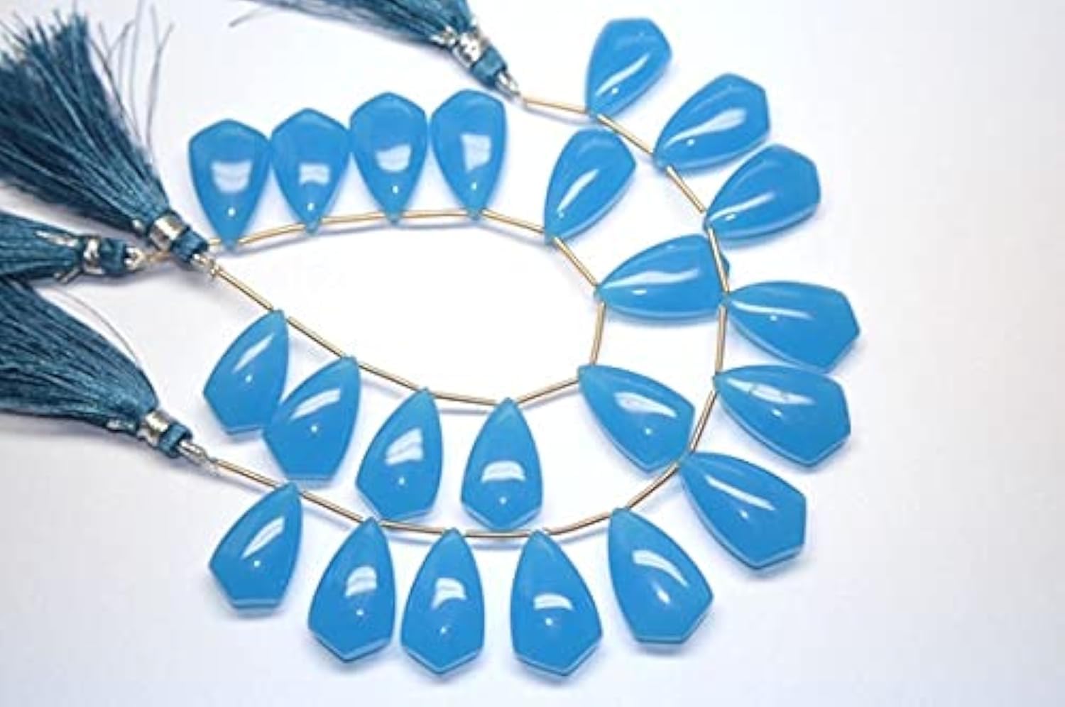 Quartz Bleu Suisse fil de perles briolettes inspirées par l'éclat du ciel