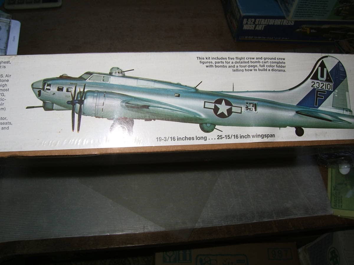 Amazon.co.jp: 1/48 モノグラム B-17G 横ー中 : おもちゃ
