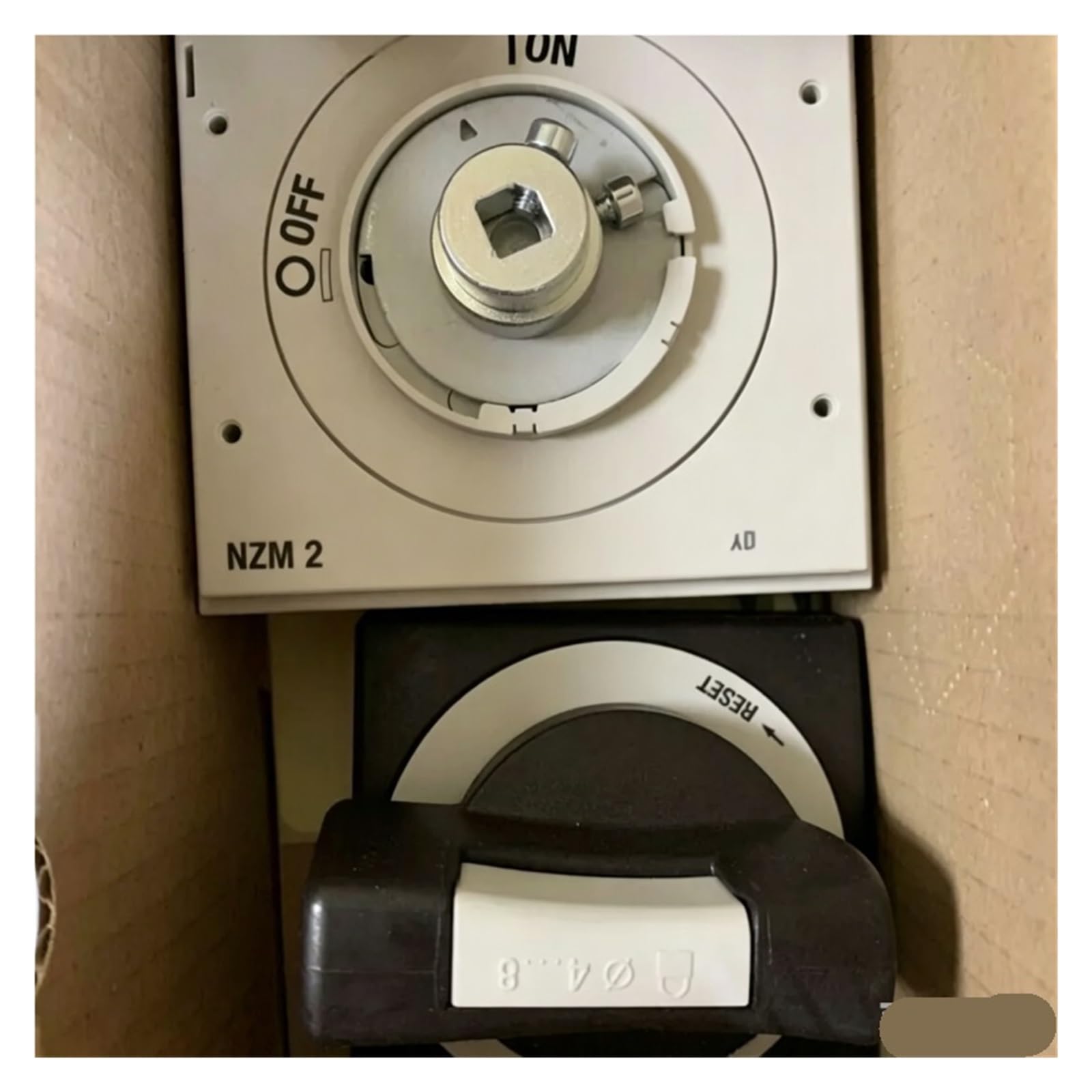 CLBSWYEJK 1pcs NZM3-XTVDVR Circuit Breaker