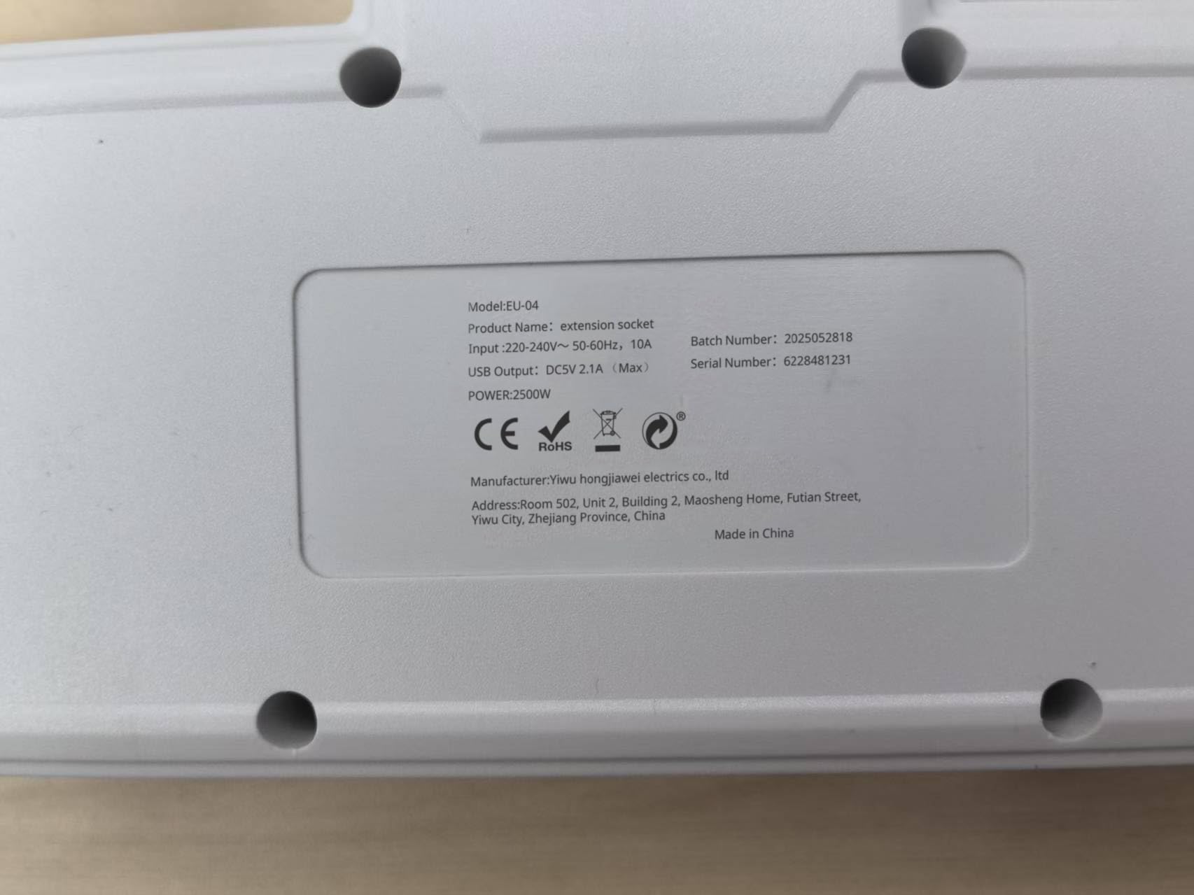 Steckdosenleiste 8-in-1 mit 4 AC-Steckdosen, 2 USB und 2 Typ-C, 2M Verlängerungskabel, für Zuhause, Büro und Reisen (Weiß)