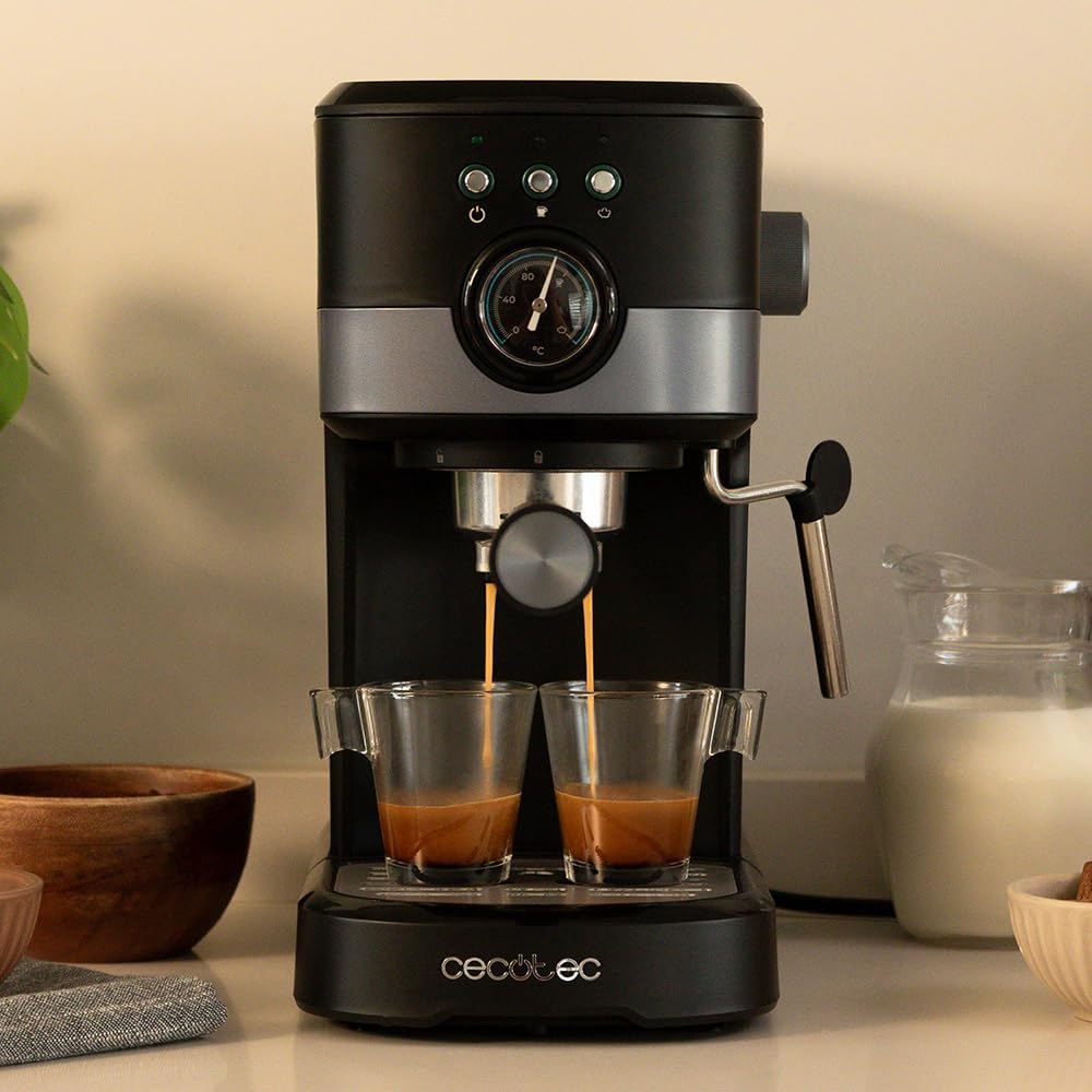 Cecotec Macchina da Caffè Espresso Power Espresso 20 Pecan Pro. 1100 W, Tecnologia ForceAroma da 20 bar, Vaporizzatore Orientabile, Braccio Doppio, Piastra Riscaldatrice per Tazze